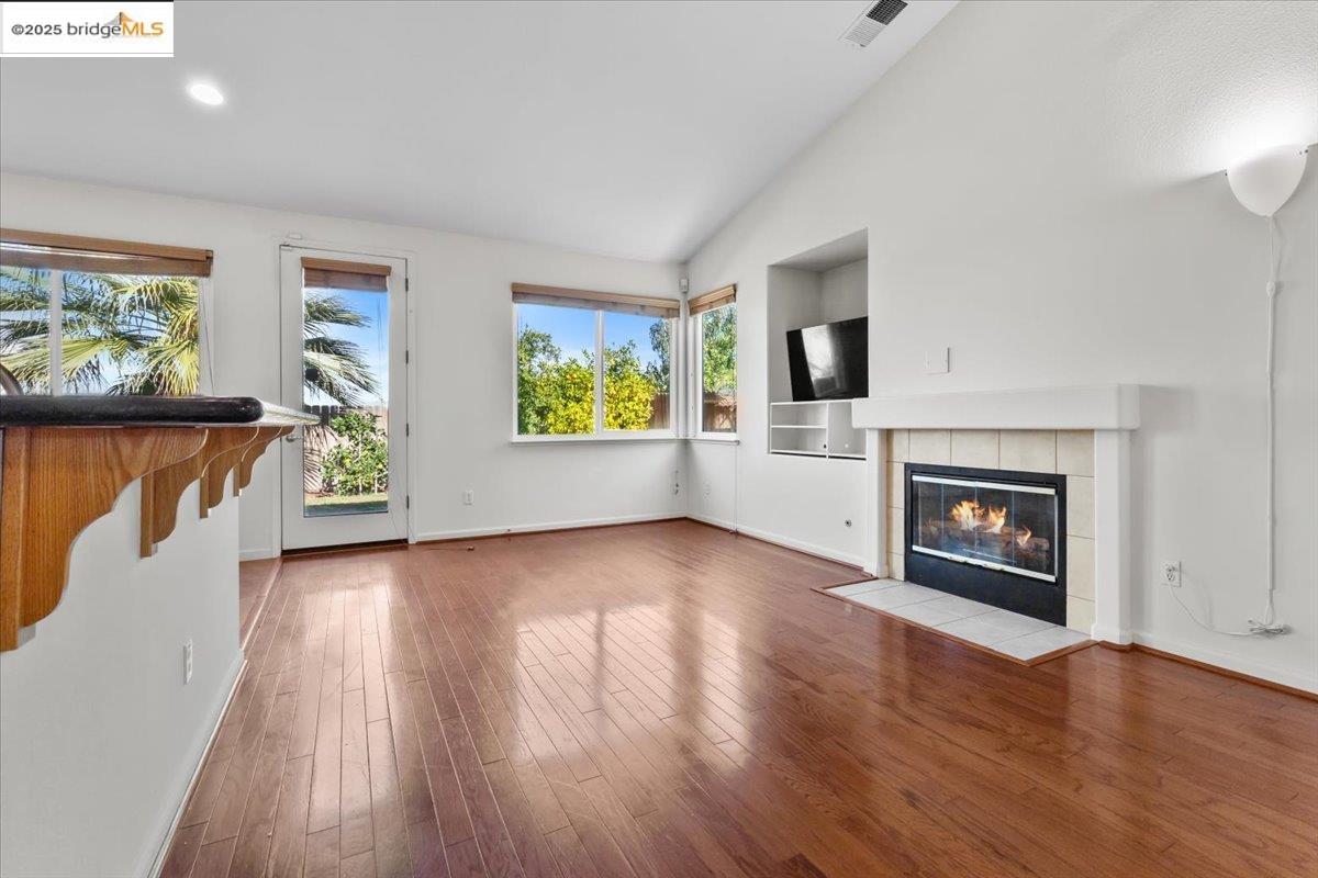 433 Montclair Ln