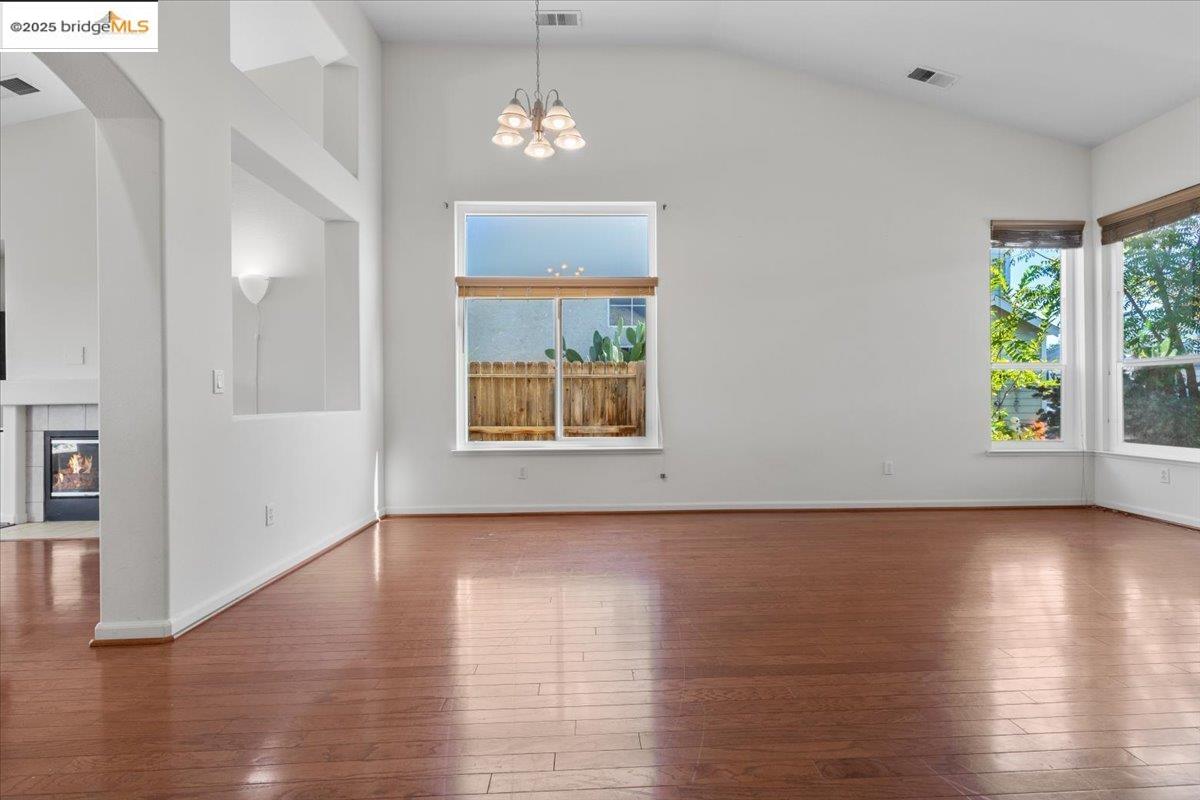 433 Montclair Ln