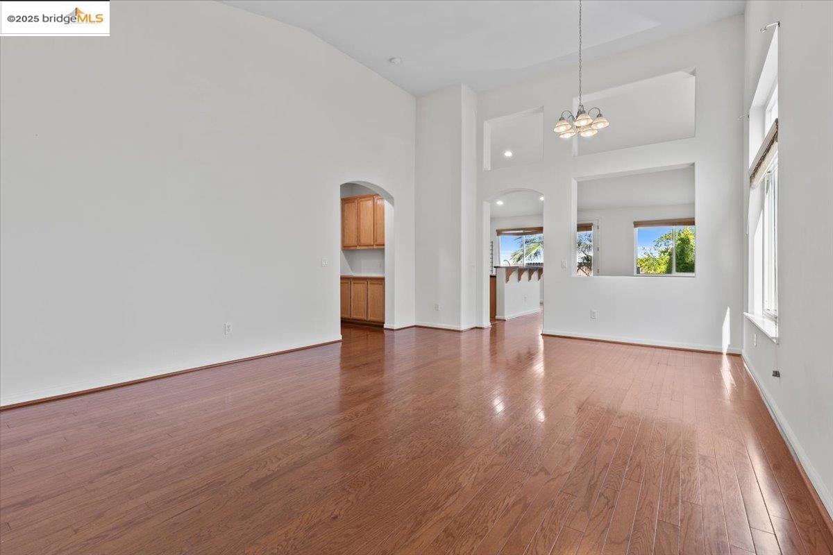 433 Montclair Ln