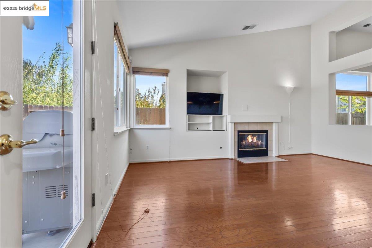 433 Montclair Ln