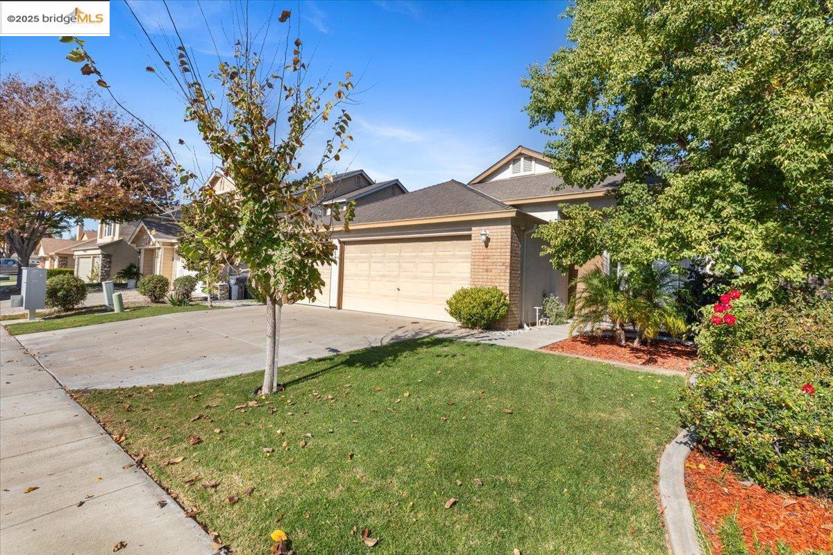 433 Montclair Ln