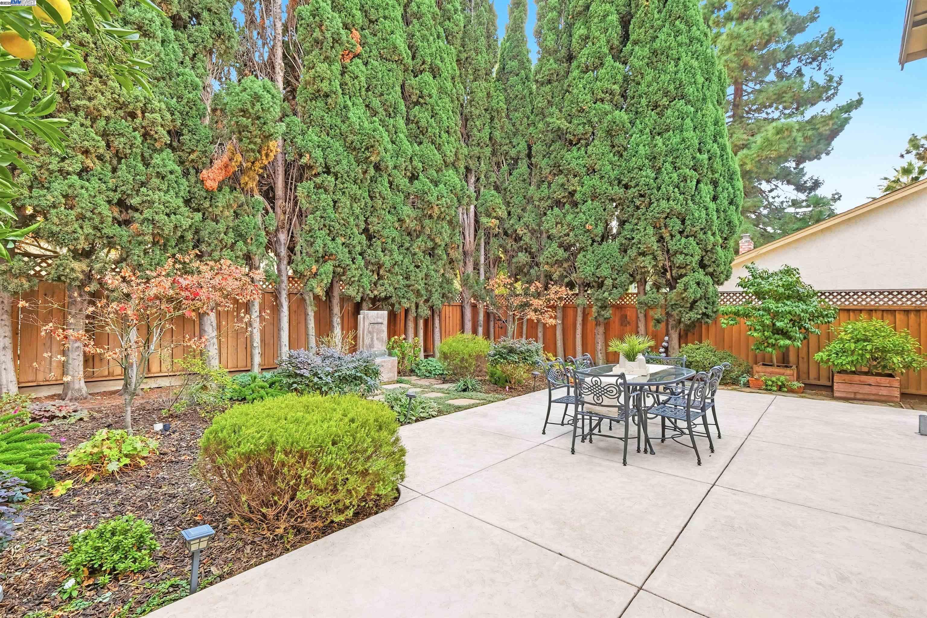 1180 Clay Ct