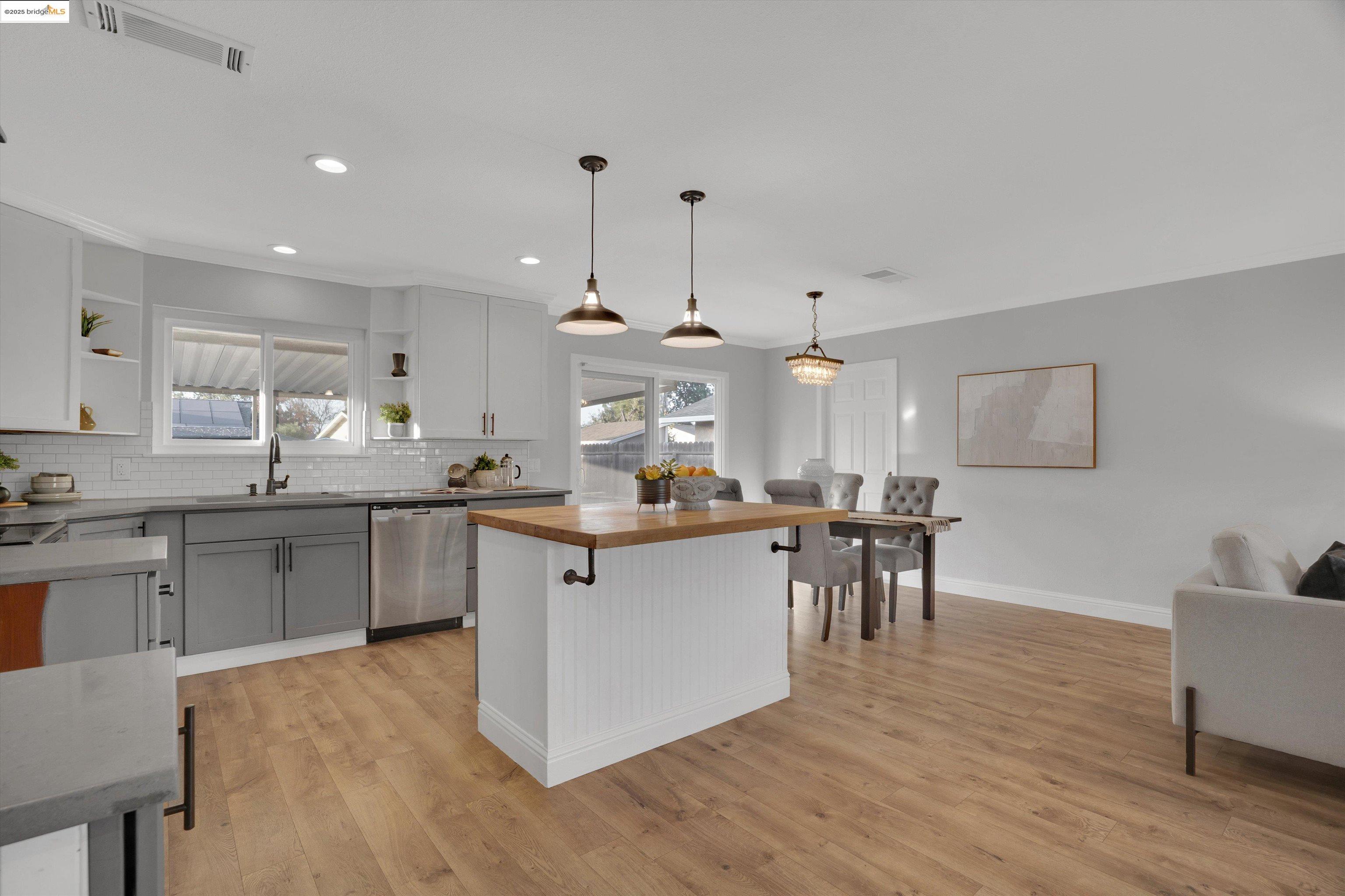 1166 Hibiscus Way