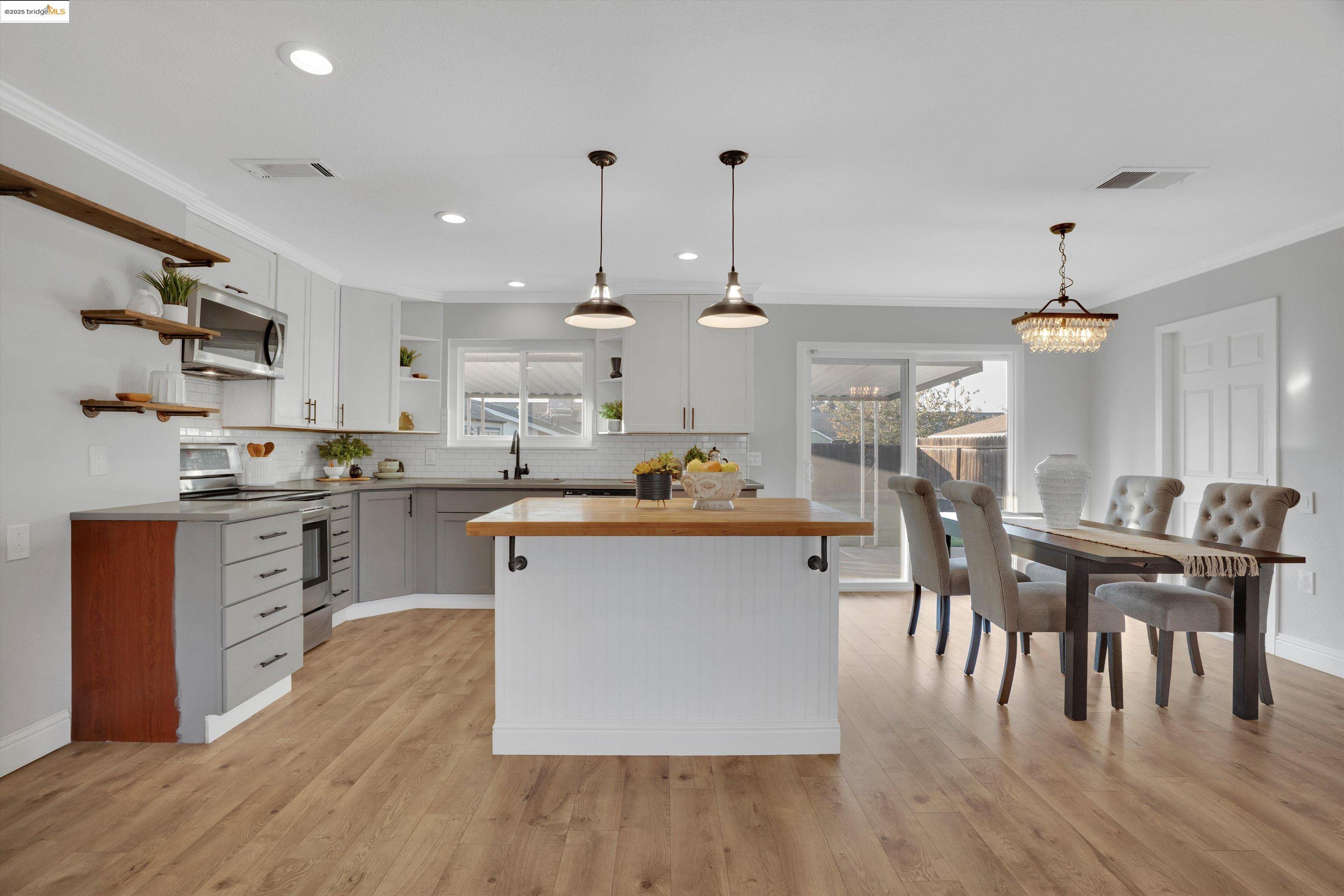 1166 Hibiscus Way