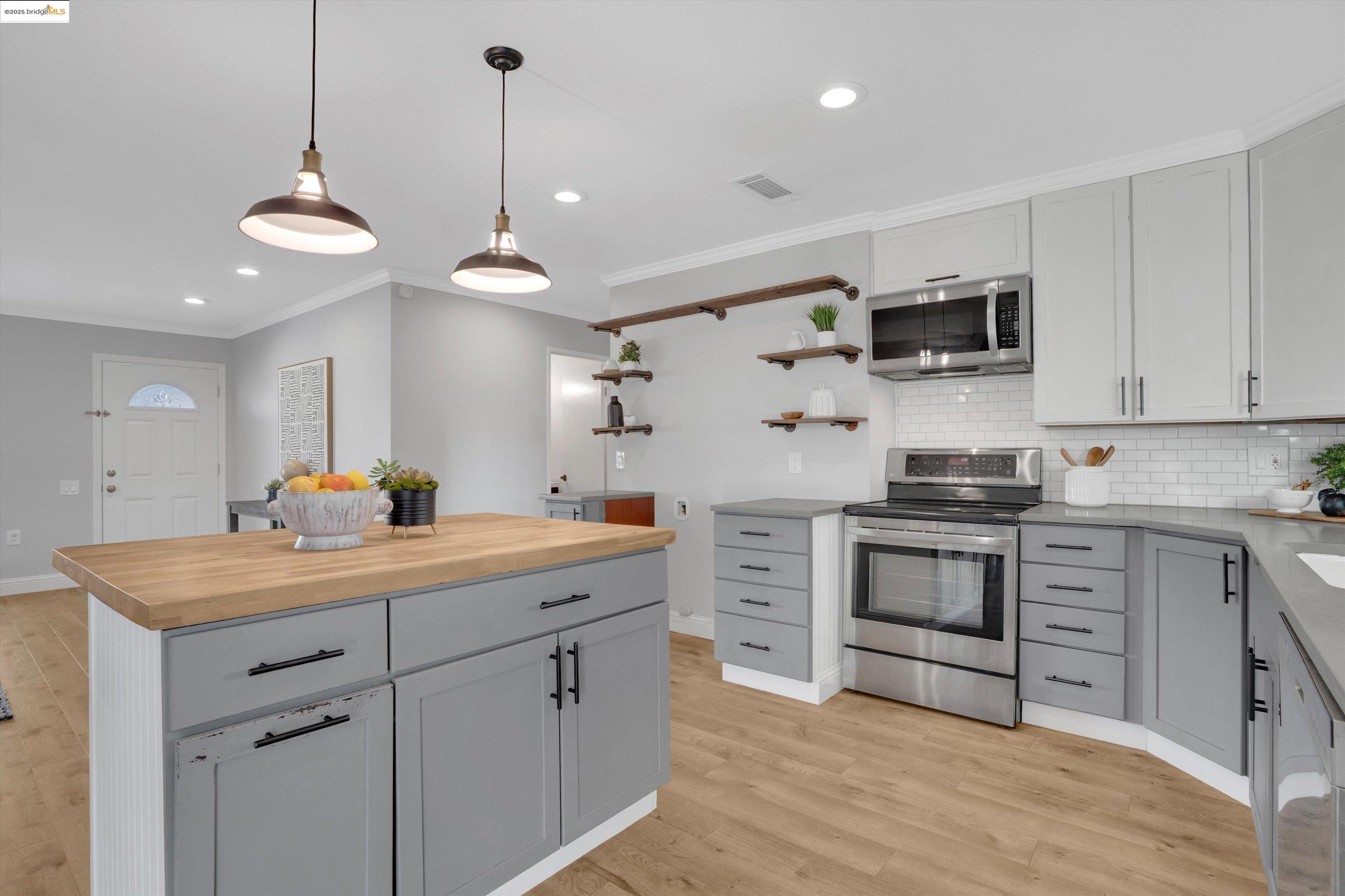 1166 Hibiscus Way