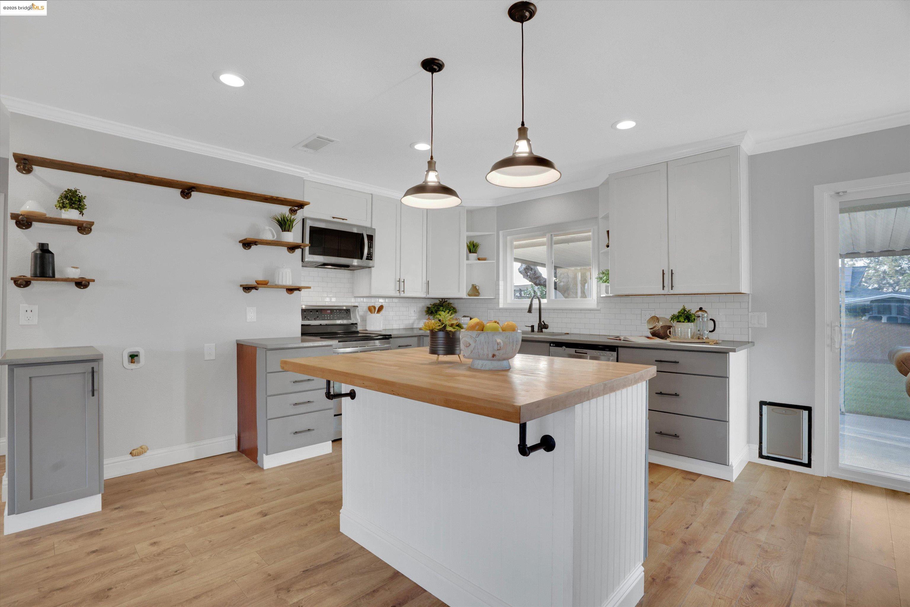 1166 Hibiscus Way