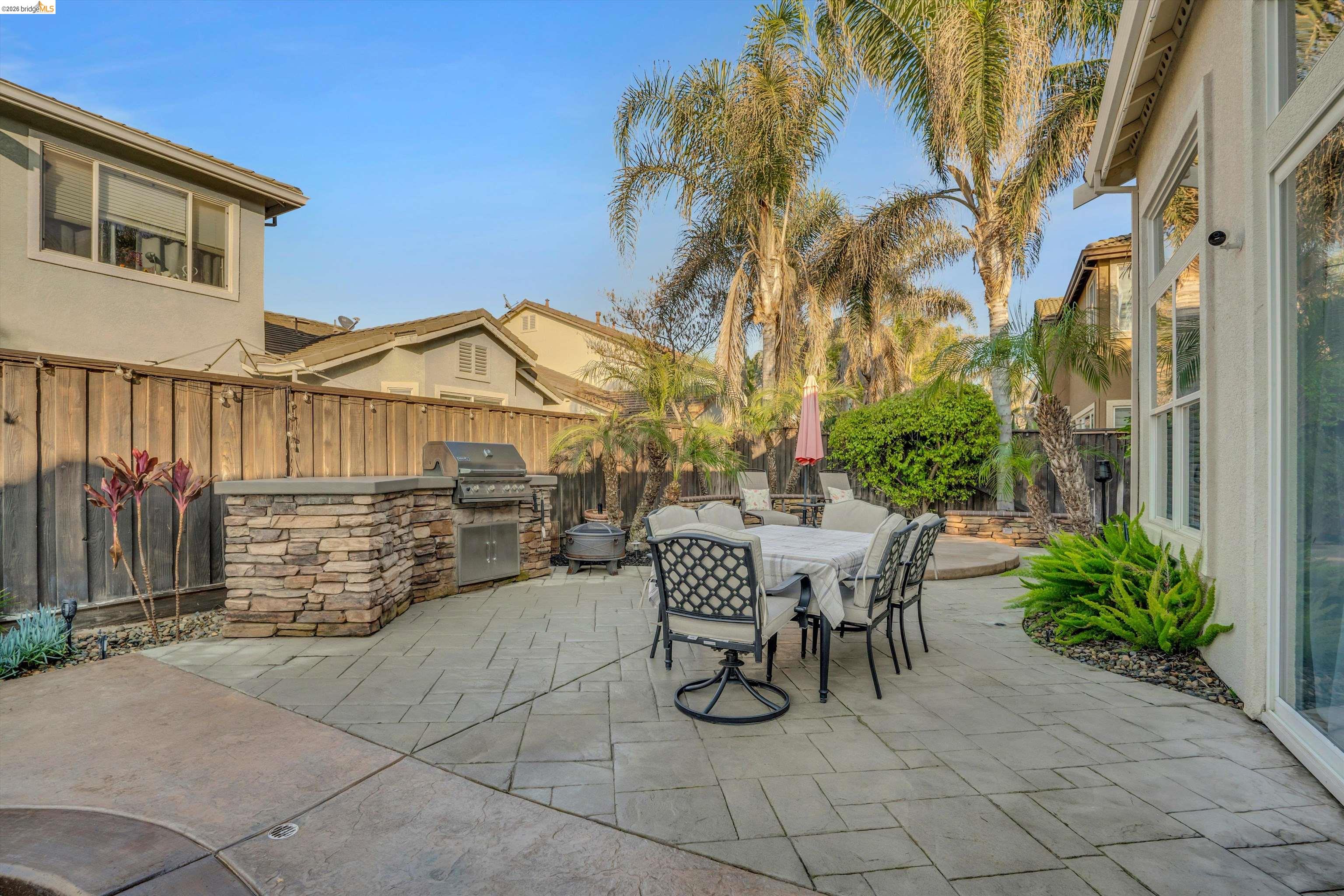6144 Seneca Cir