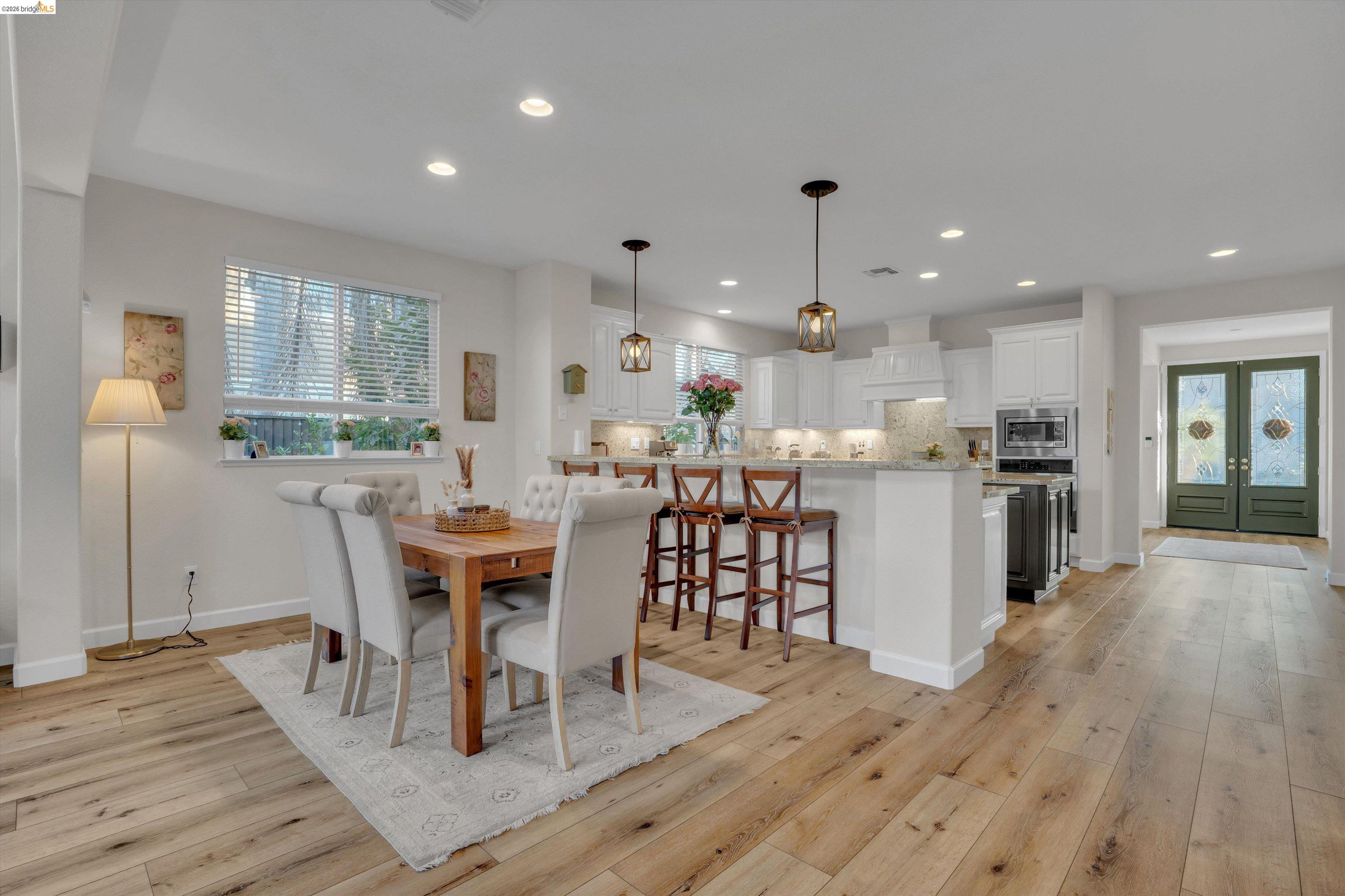 6144 Seneca Cir