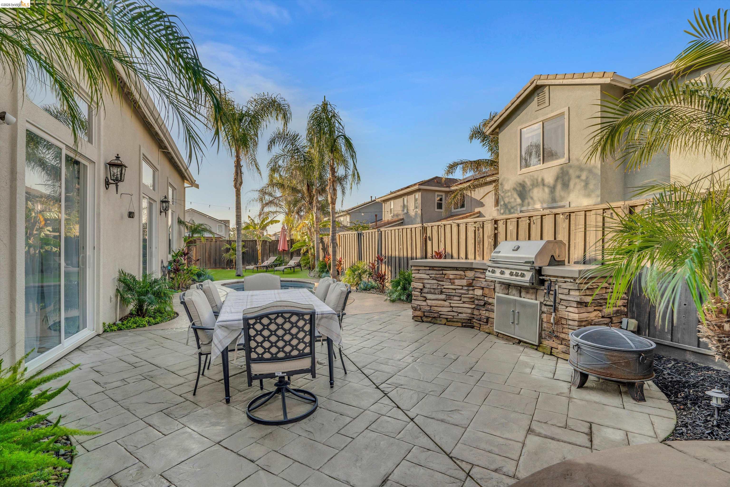 6144 Seneca Cir