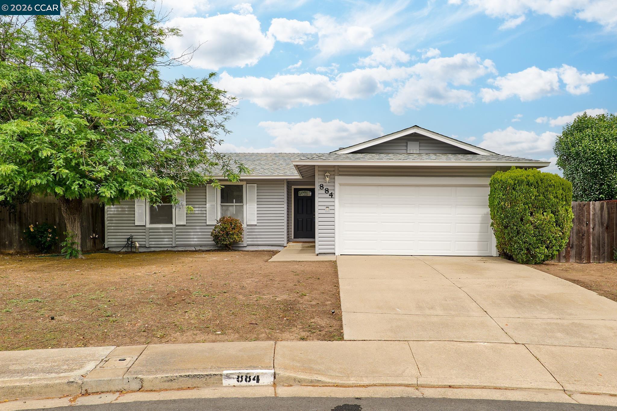 884 Serrana Ct