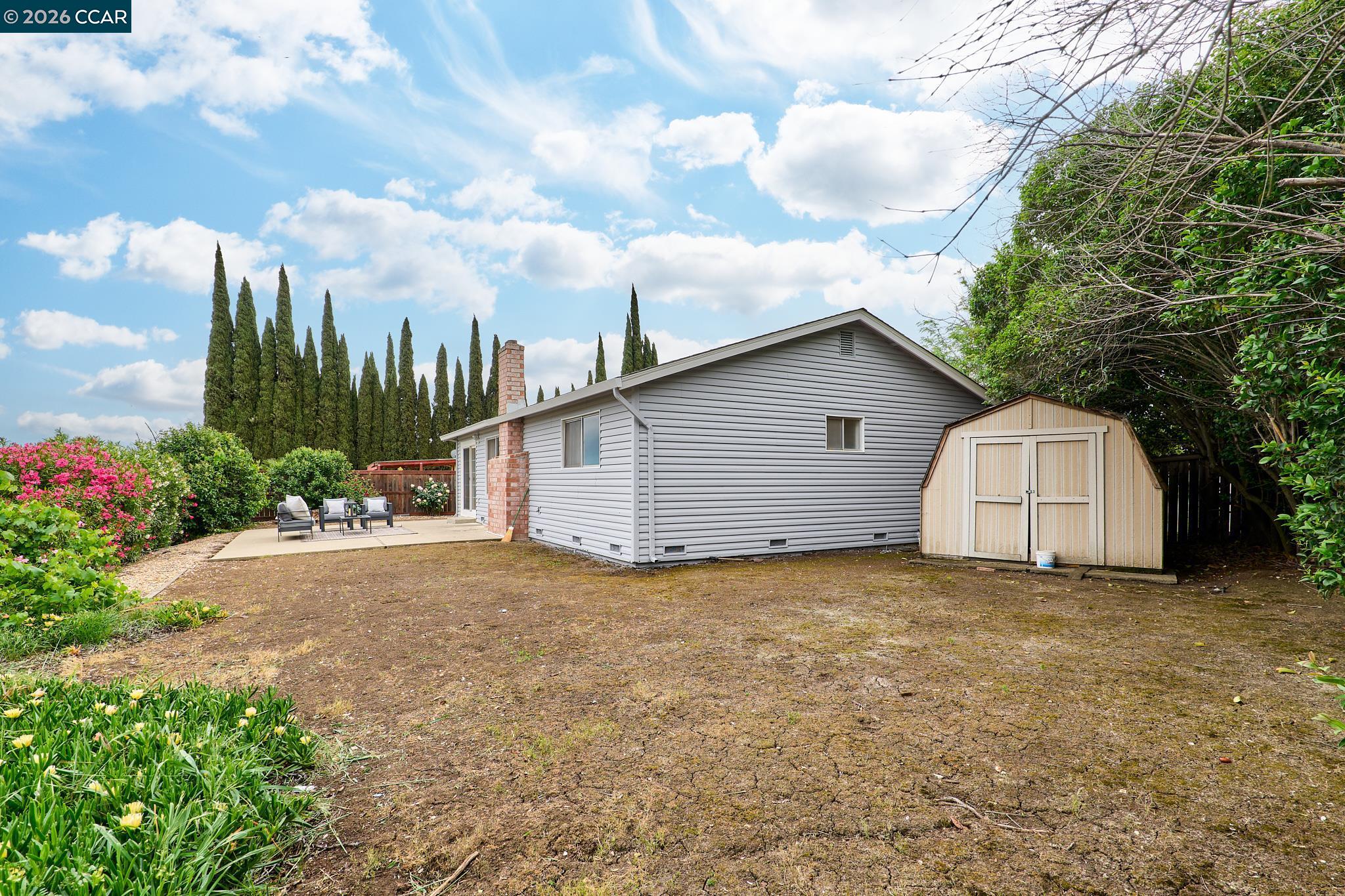 884 Serrana Ct