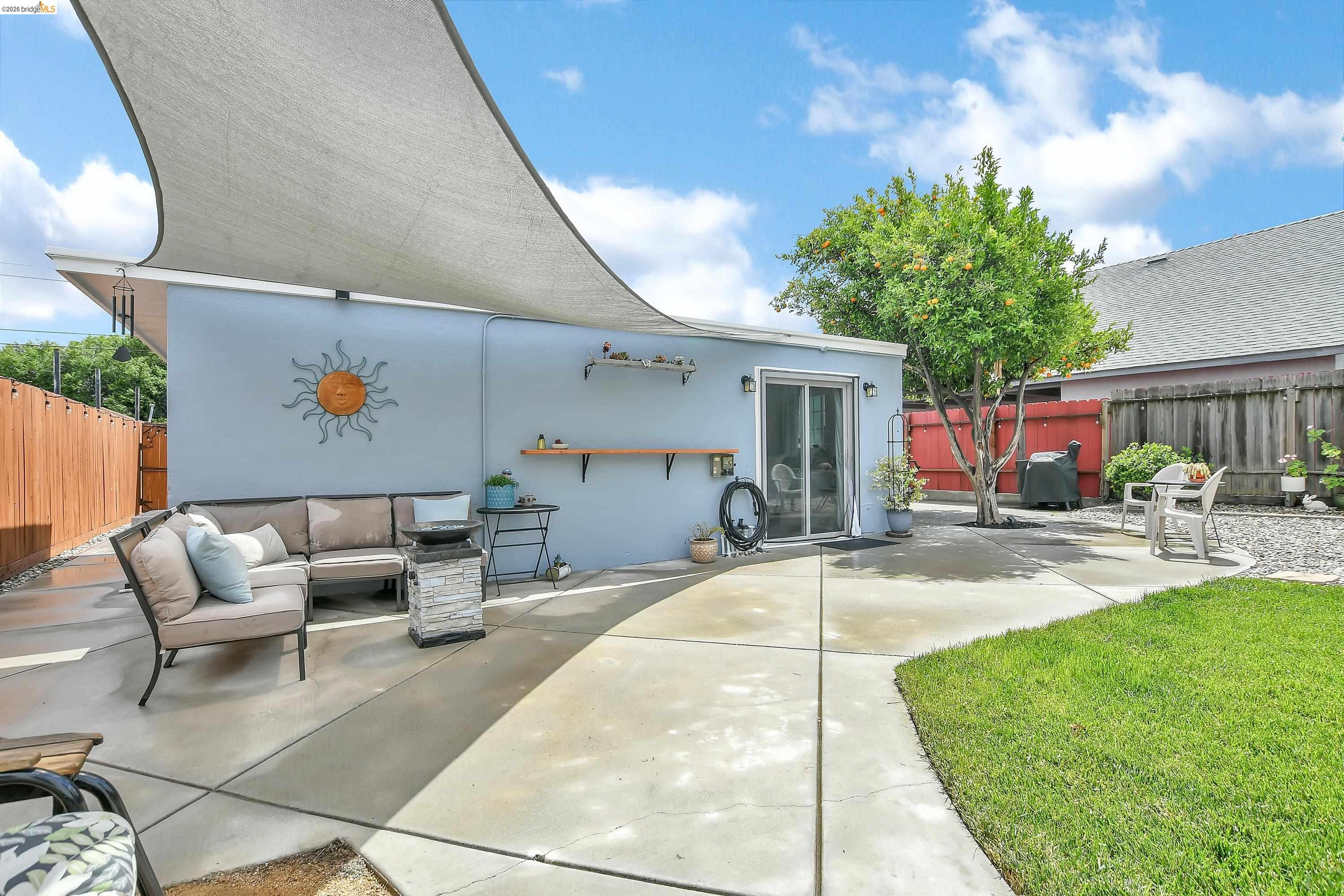 37 Beach Dr