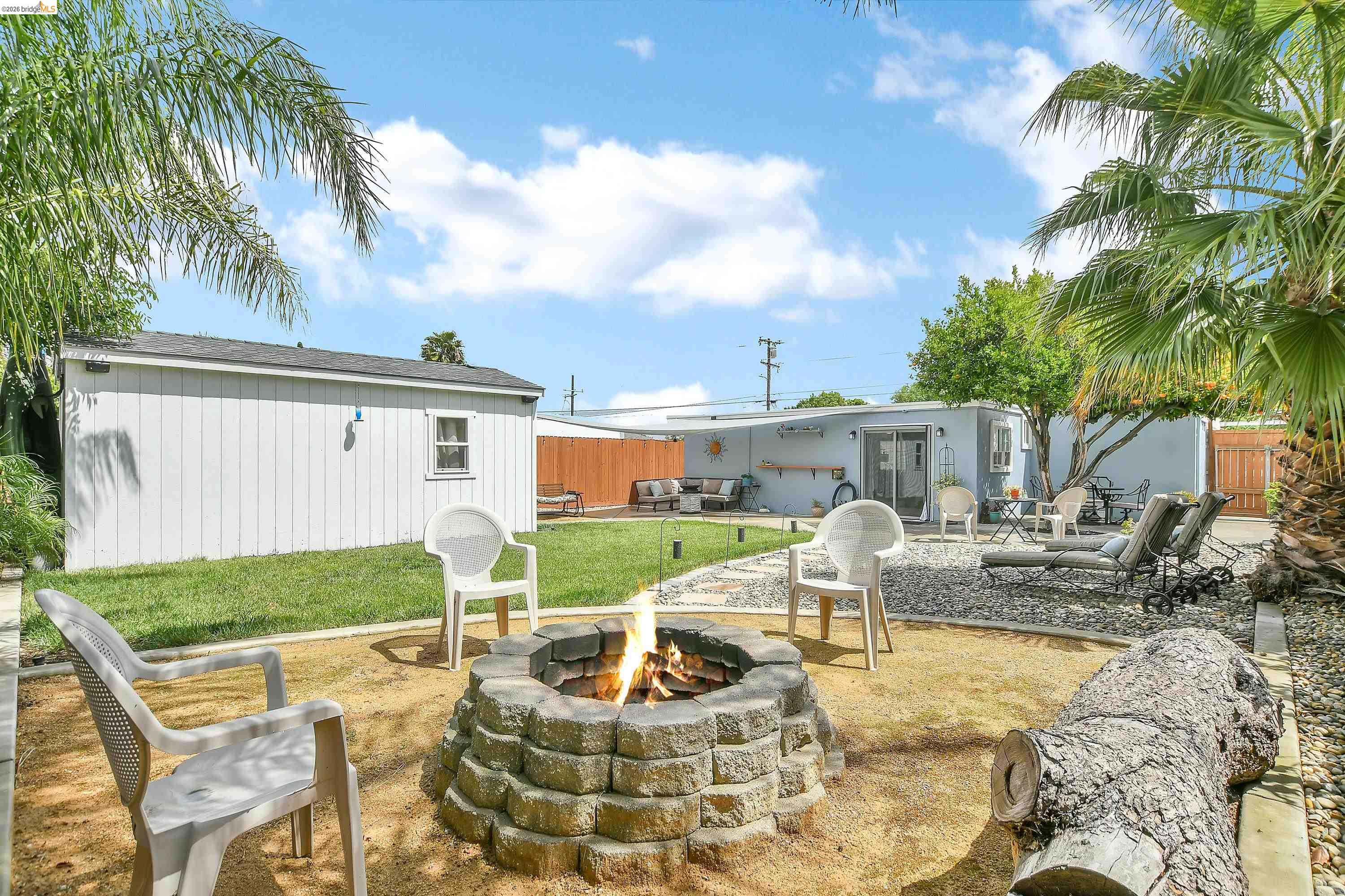 37 Beach Dr