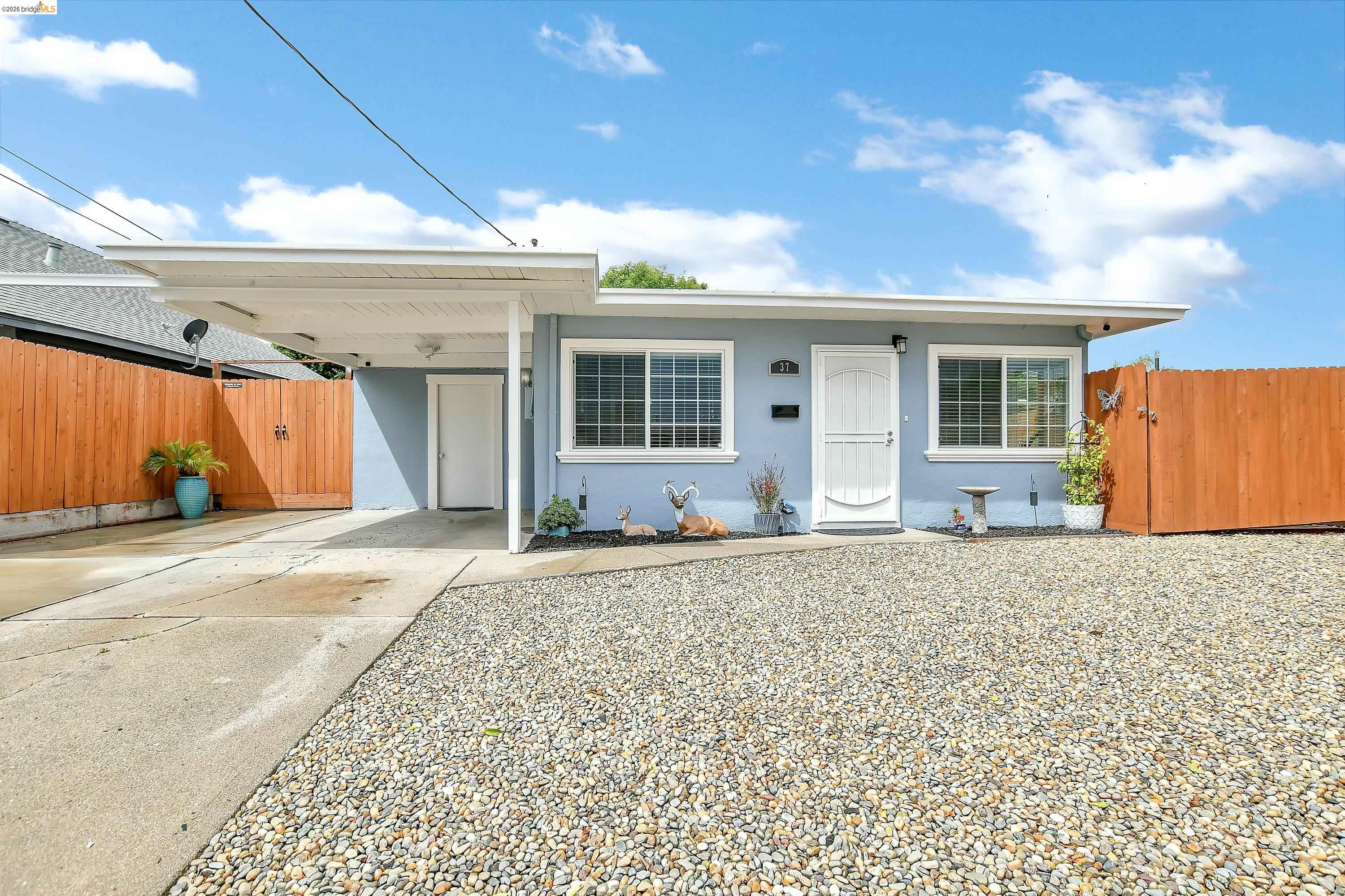 37 Beach Dr