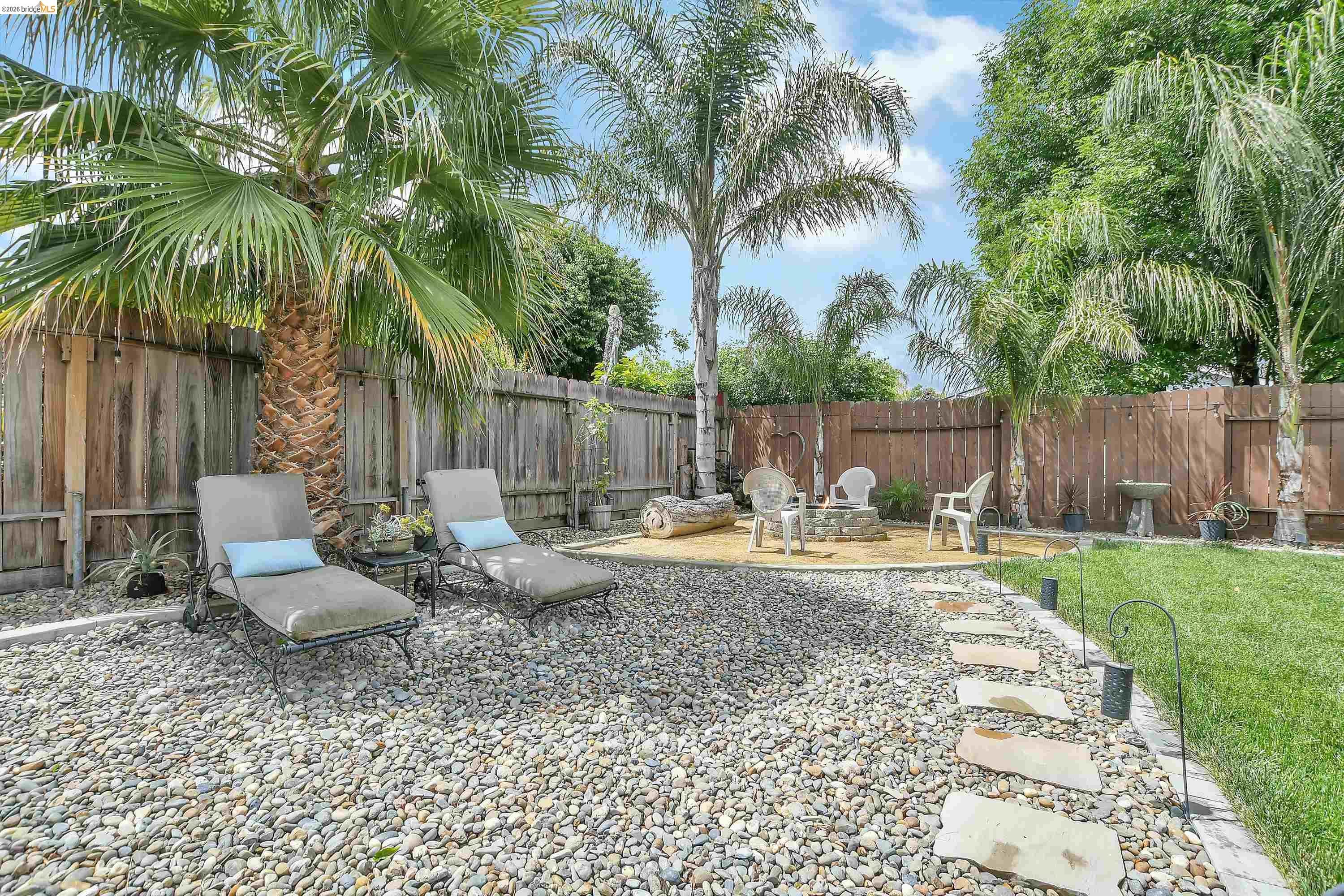 37 Beach Dr