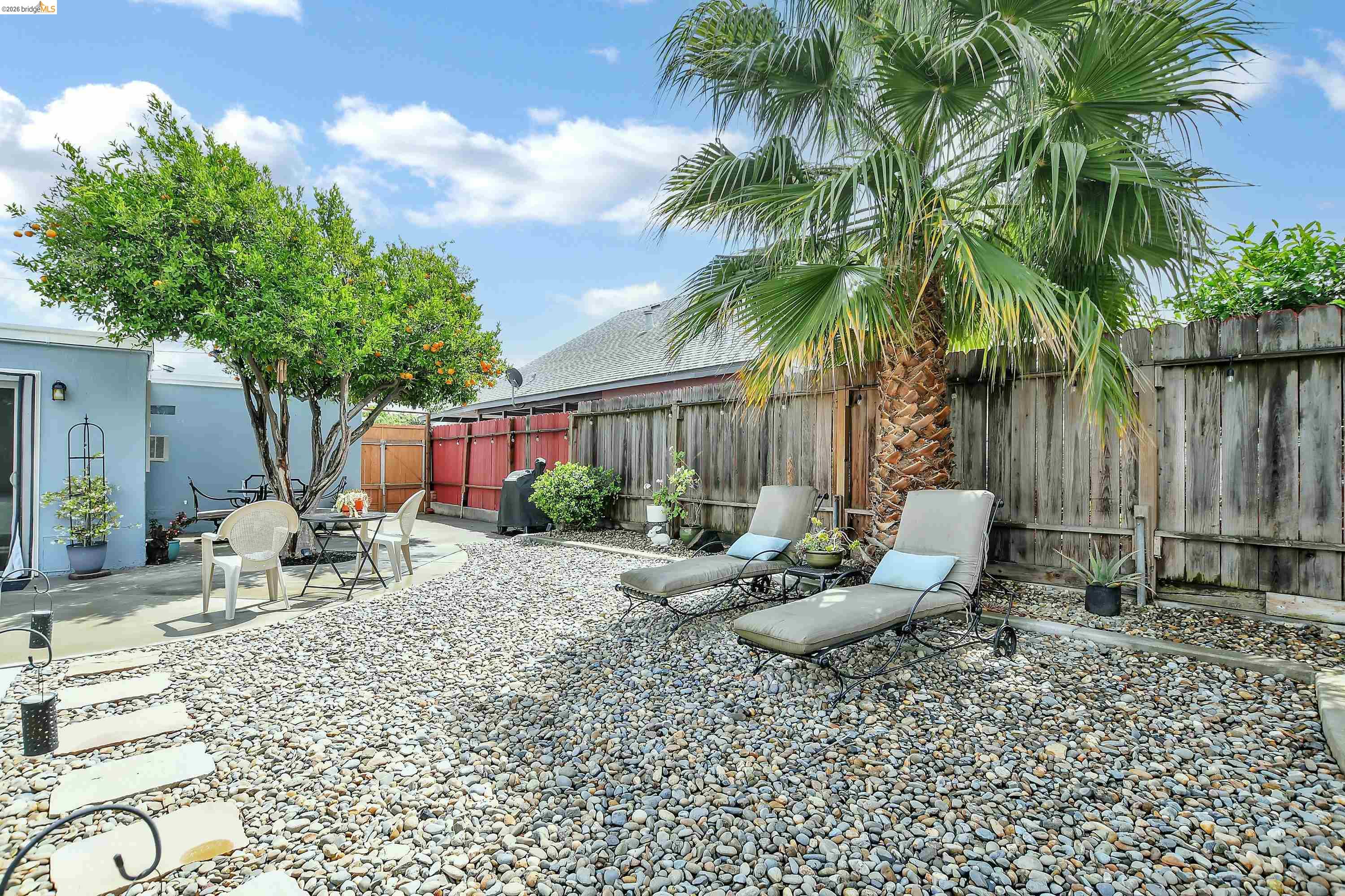 37 Beach Dr
