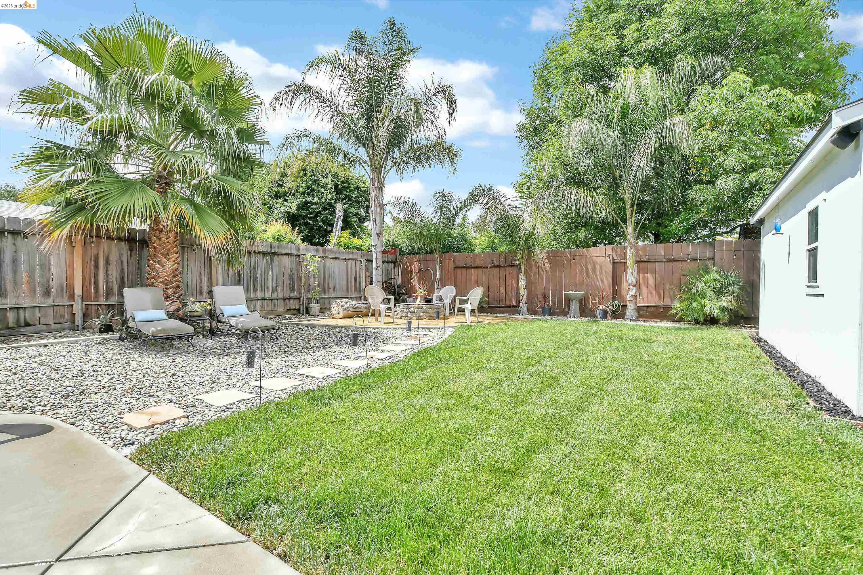37 Beach Dr