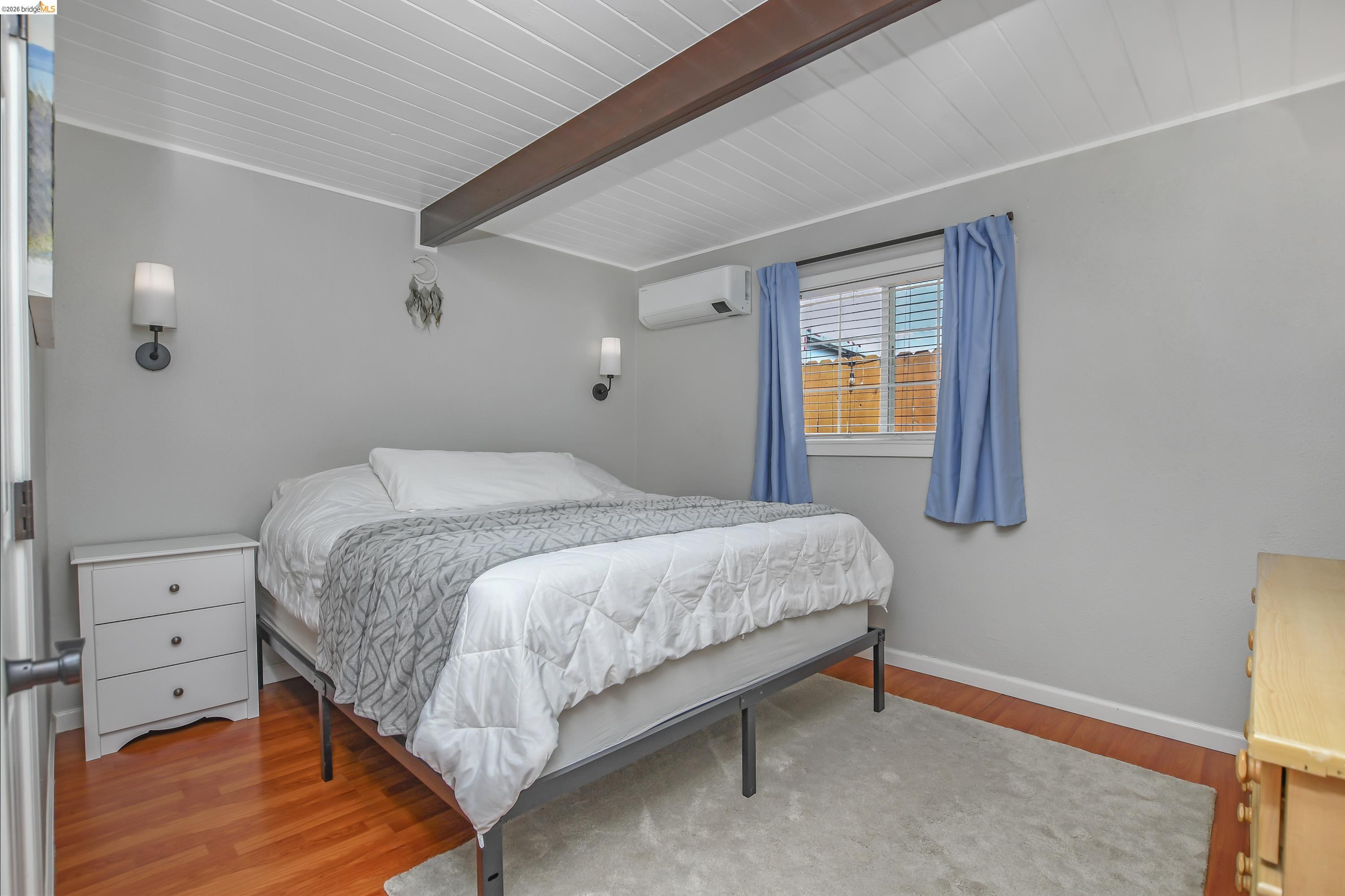 37 Beach Dr