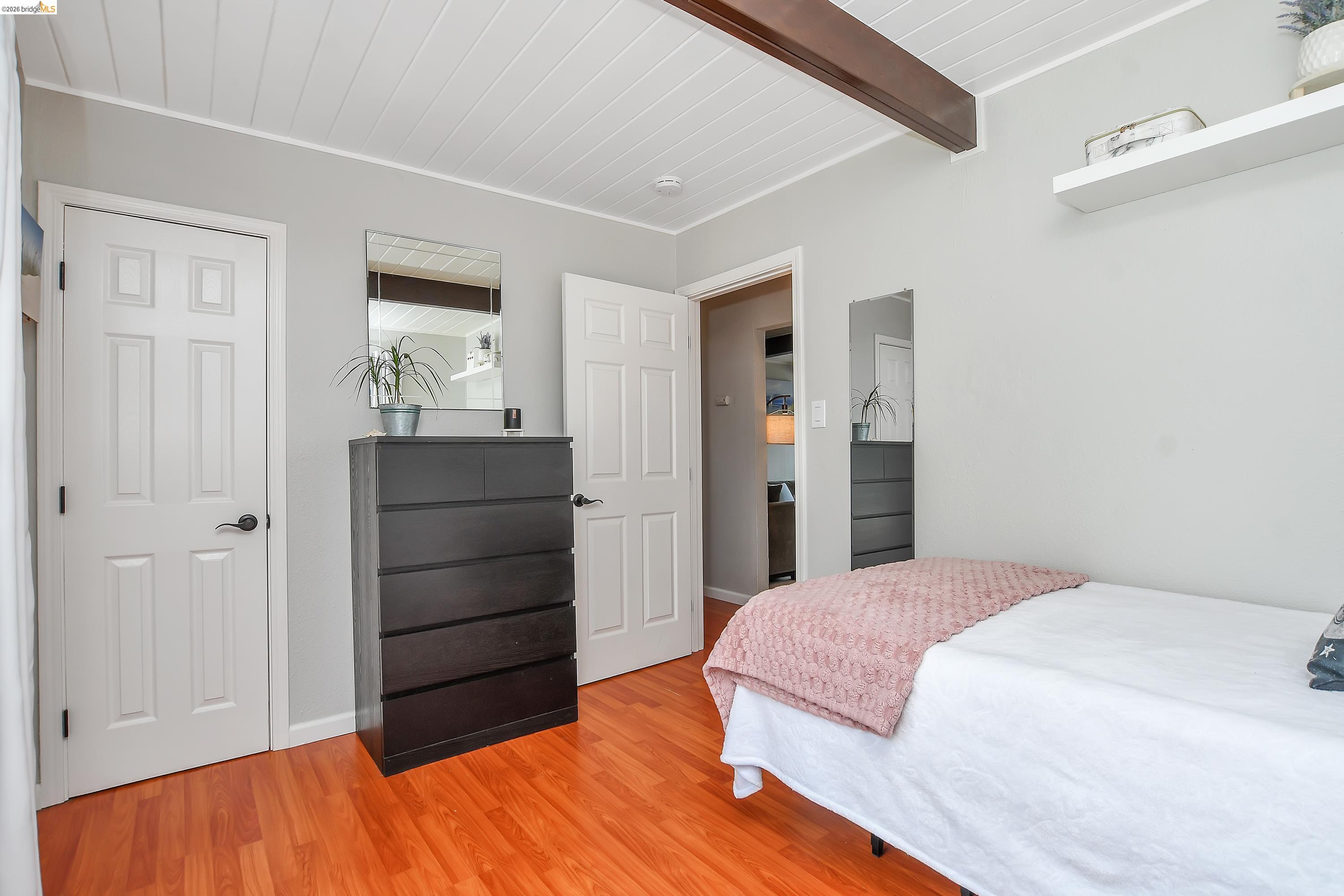 37 Beach Dr