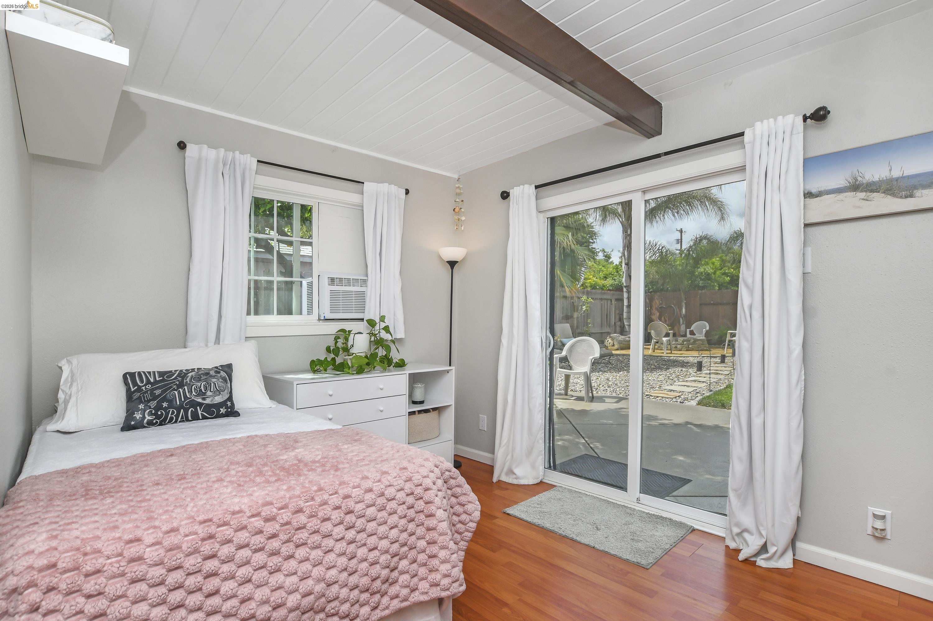 37 Beach Dr