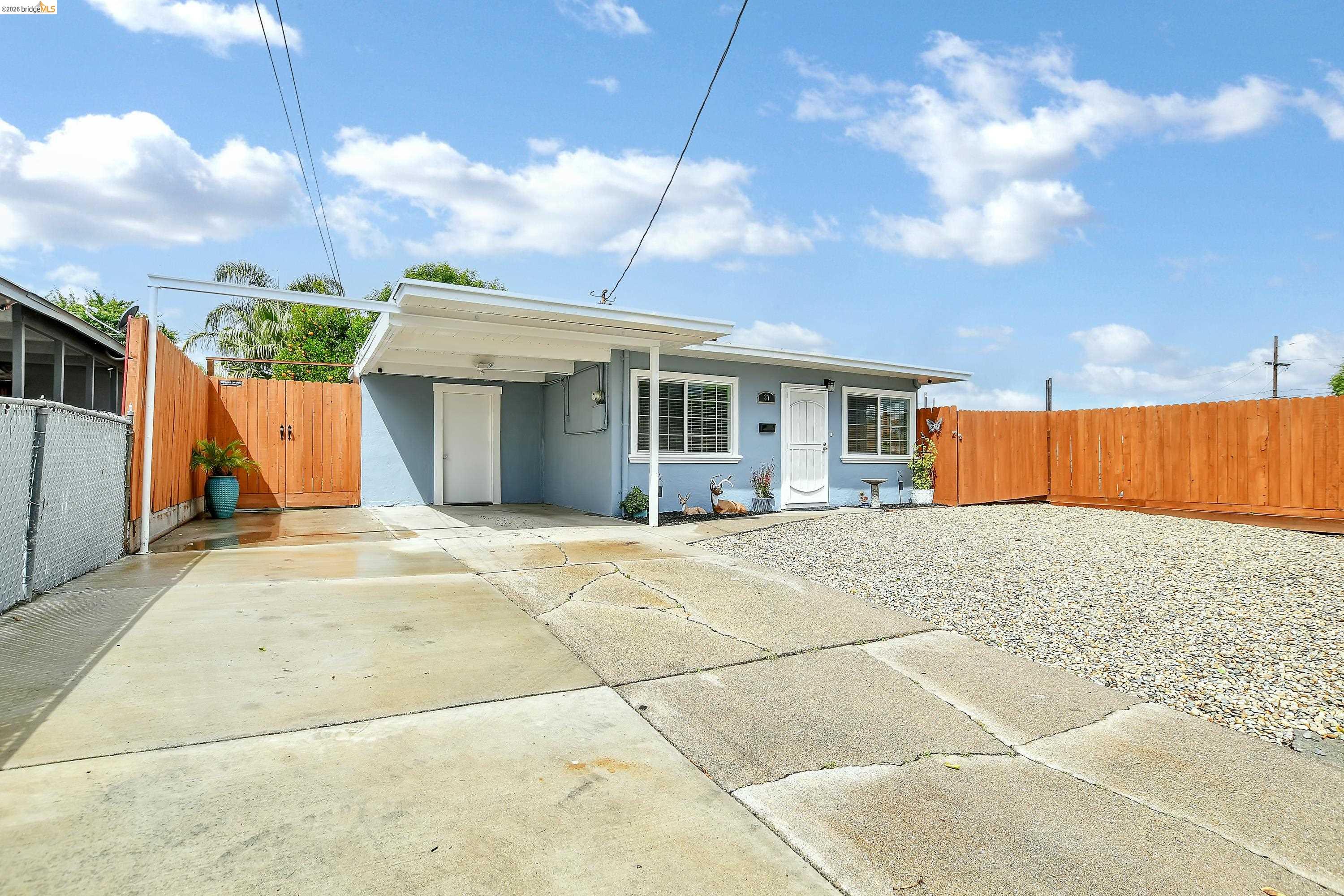 37 Beach Dr