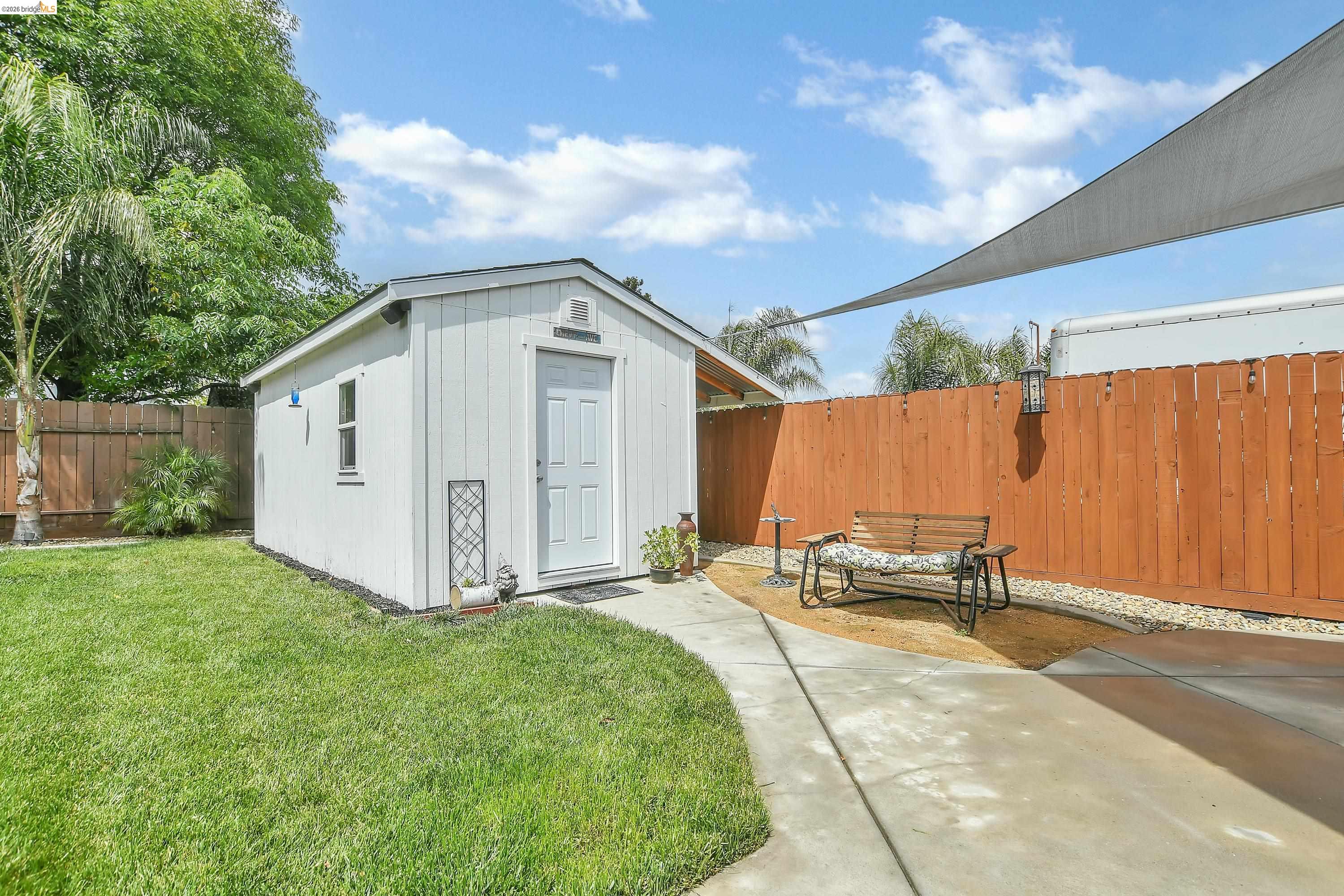 37 Beach Dr