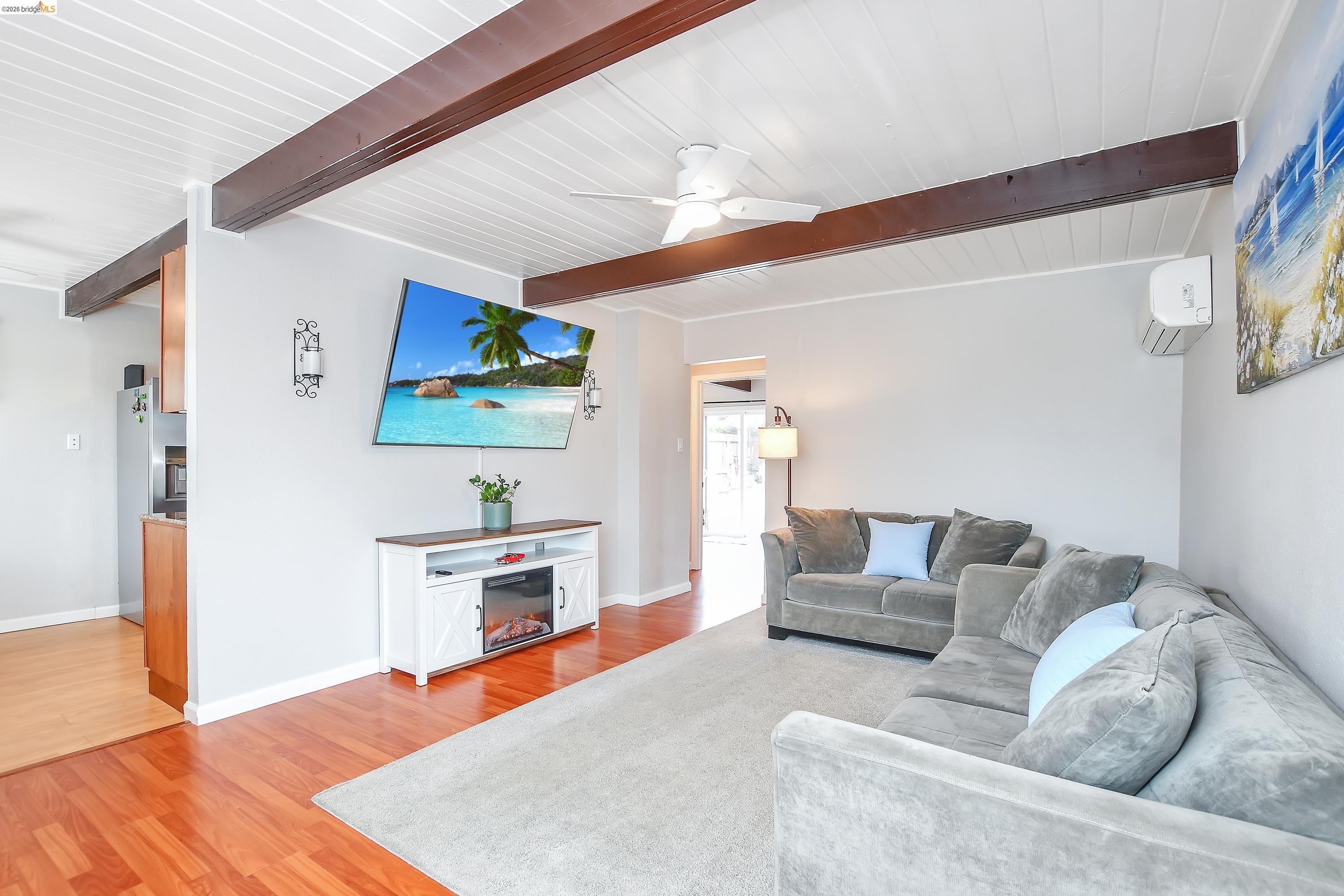 37 Beach Dr