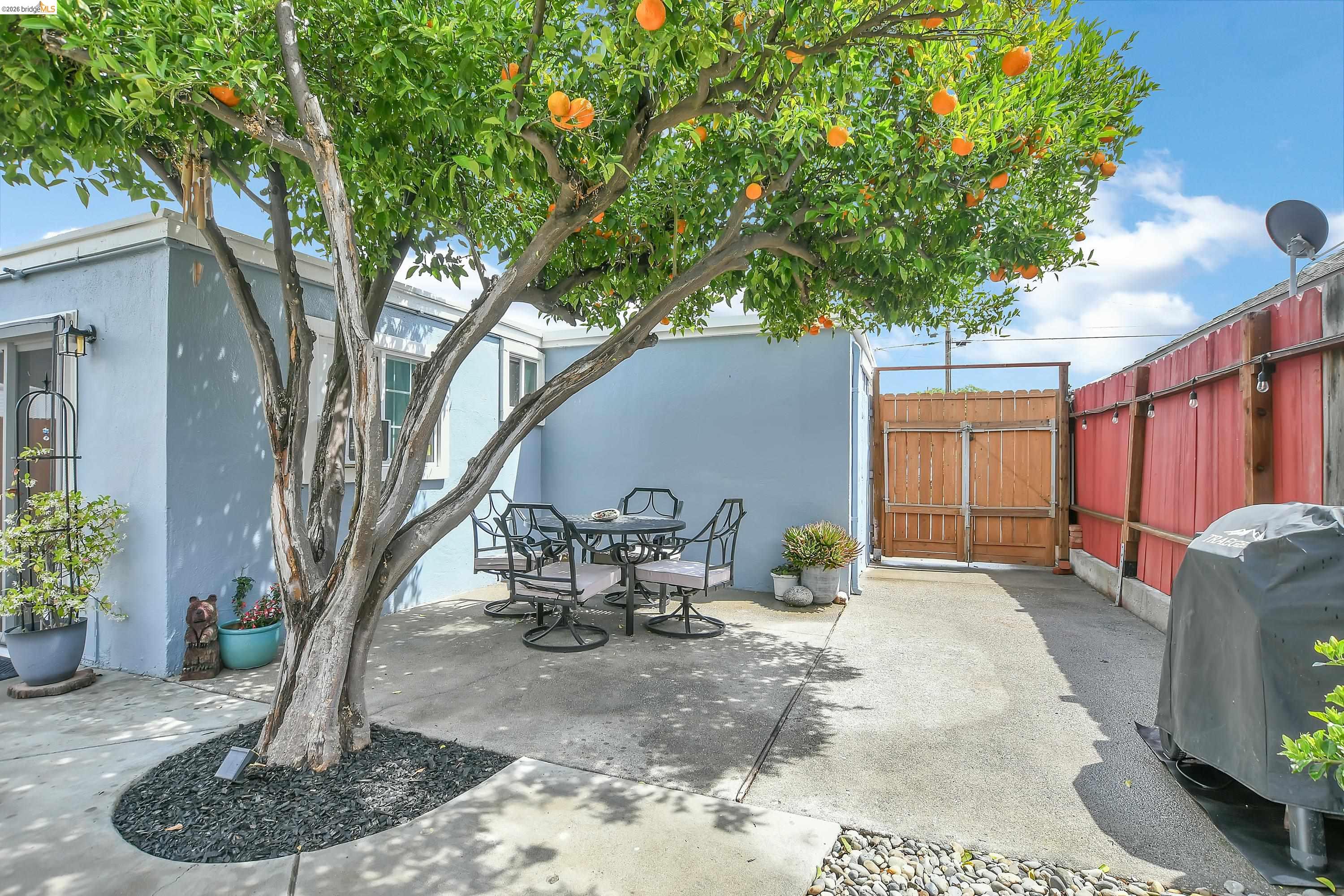 37 Beach Dr