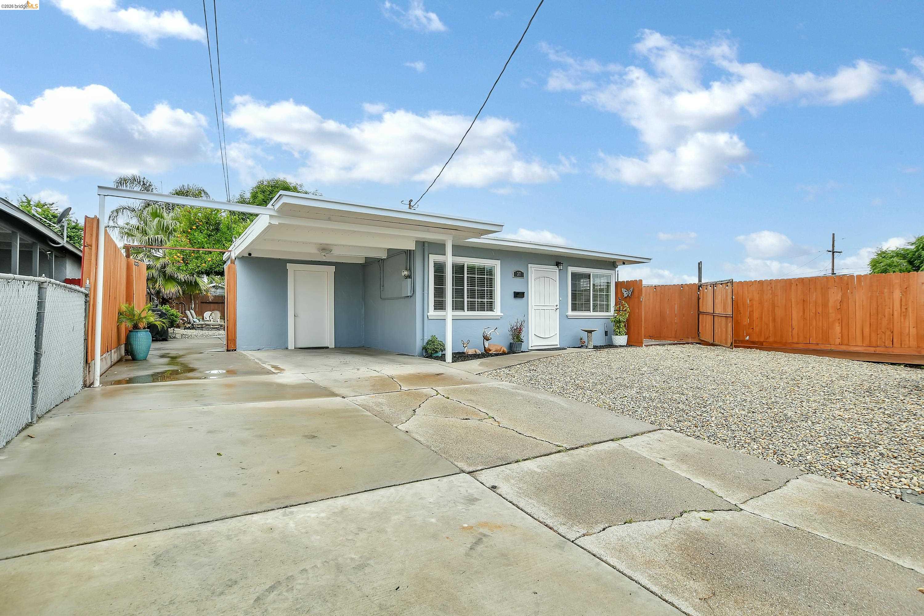 37 Beach Dr