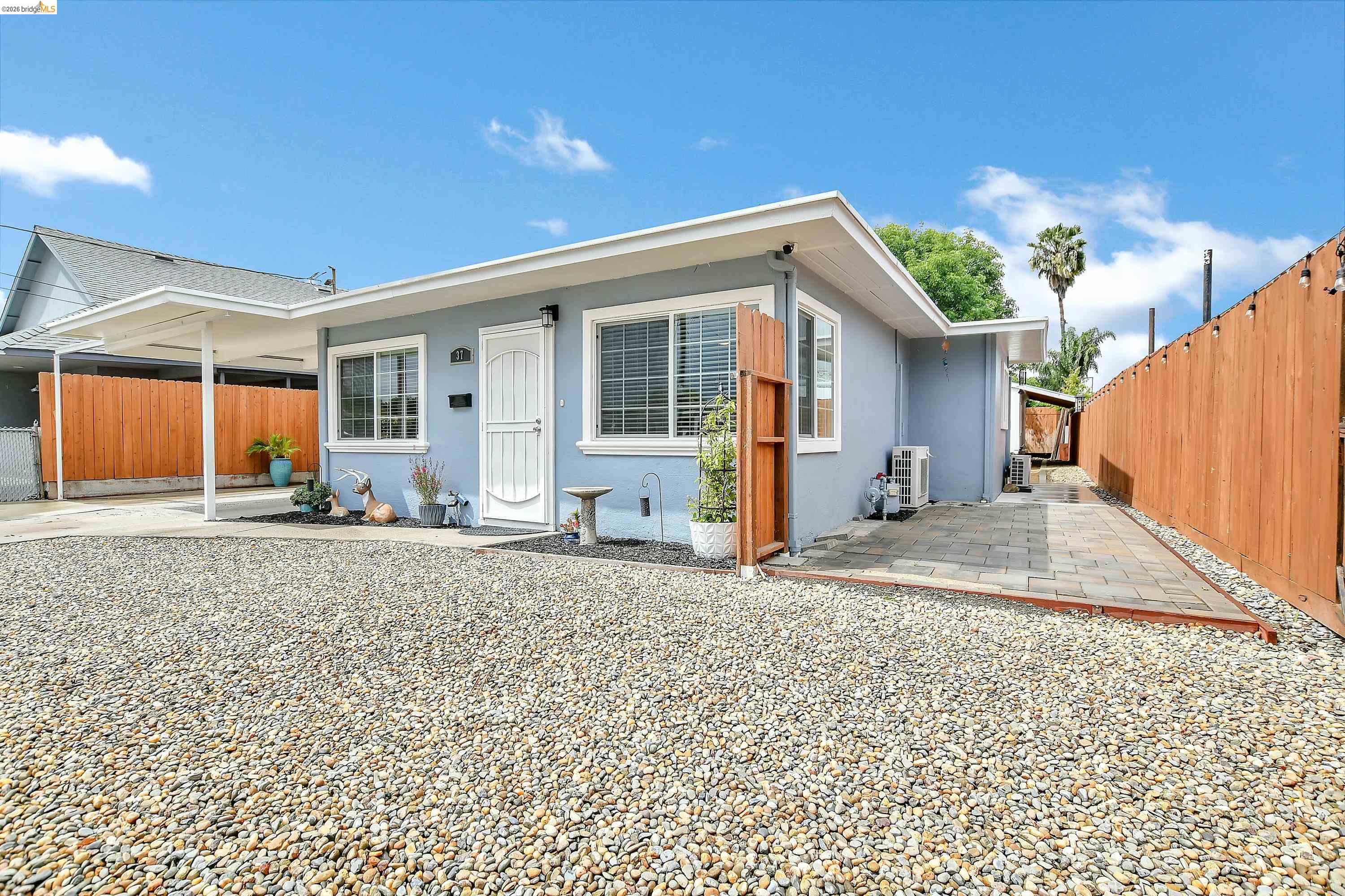 37 Beach Dr