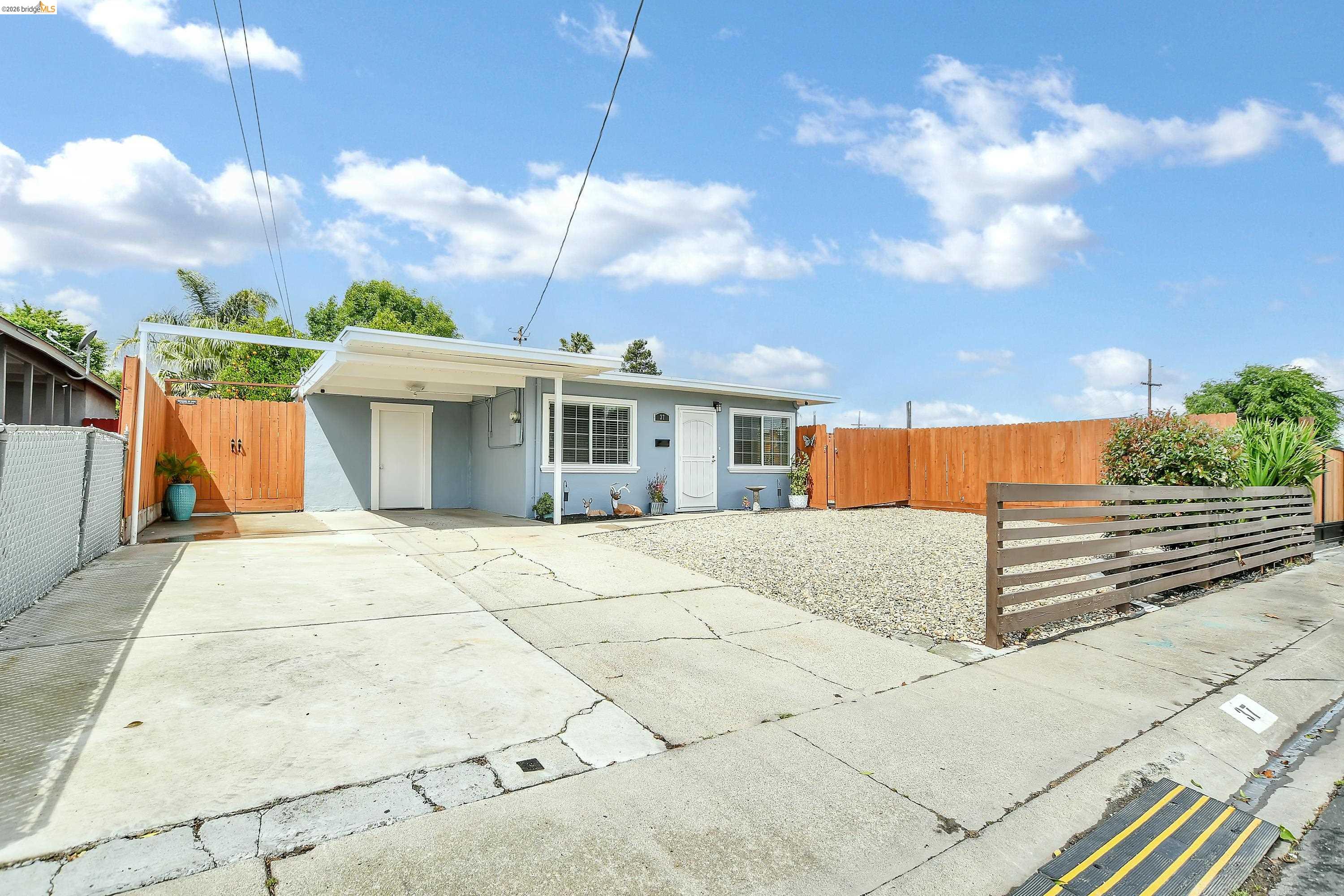 37 Beach Dr