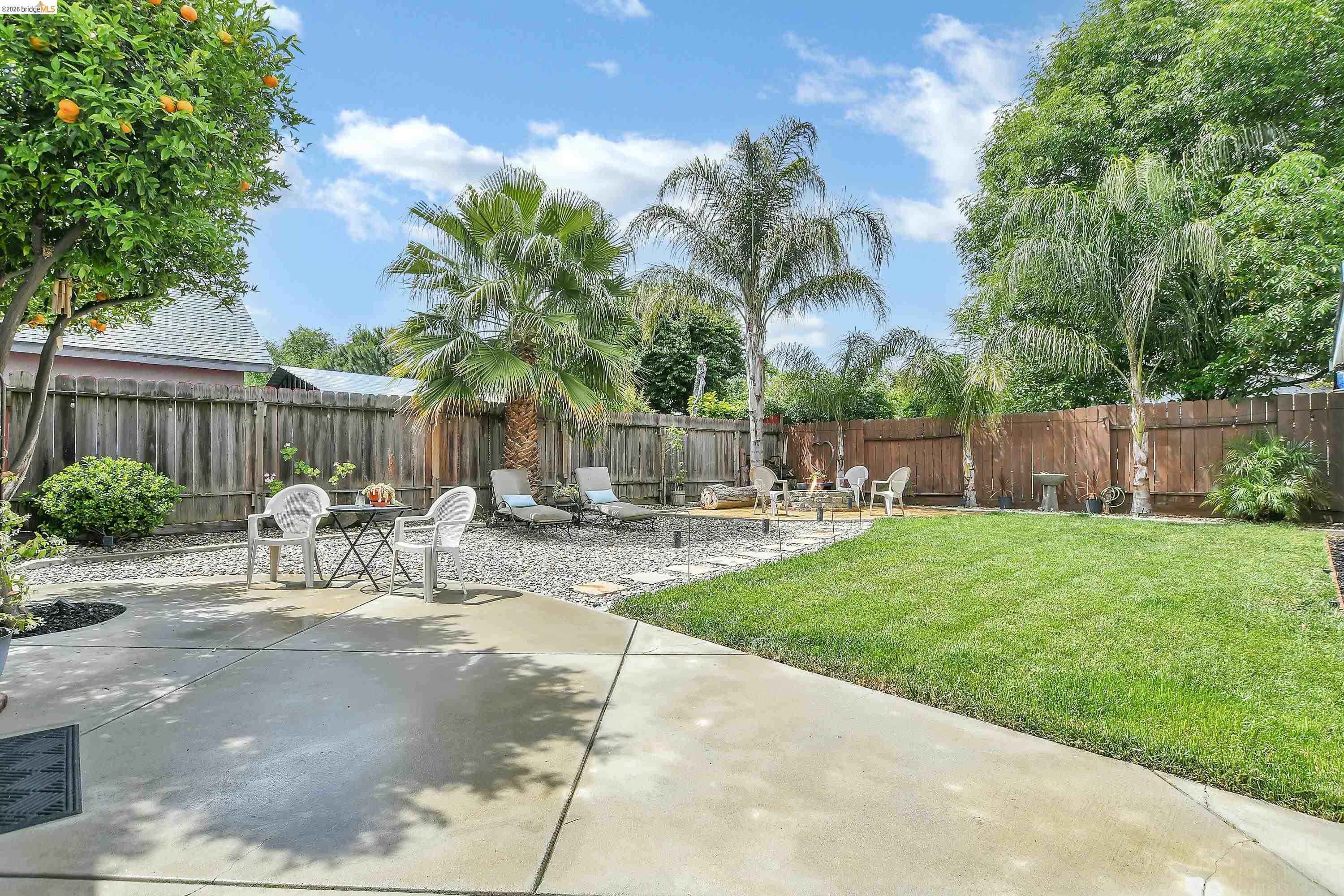 37 Beach Dr