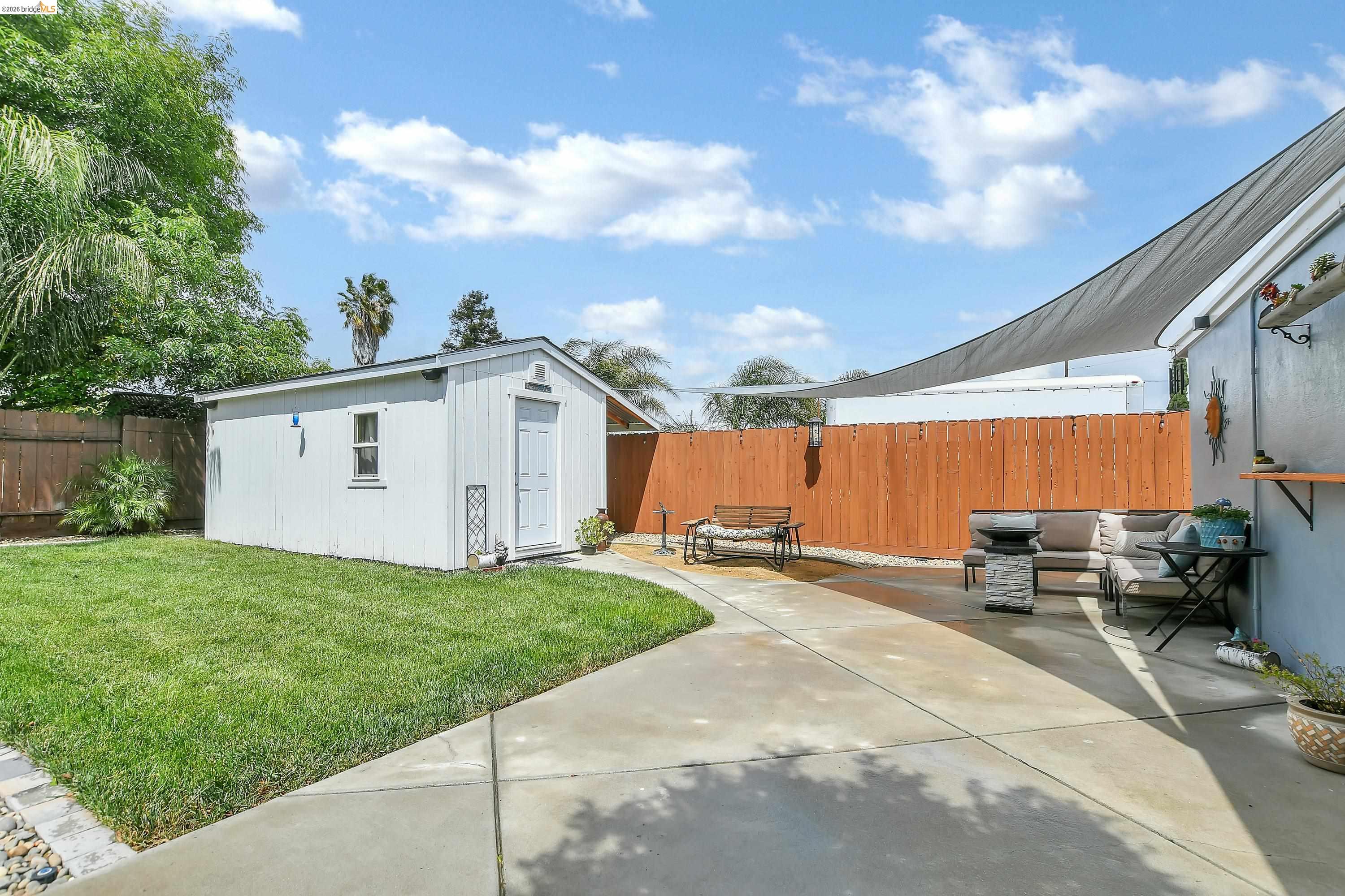 37 Beach Dr