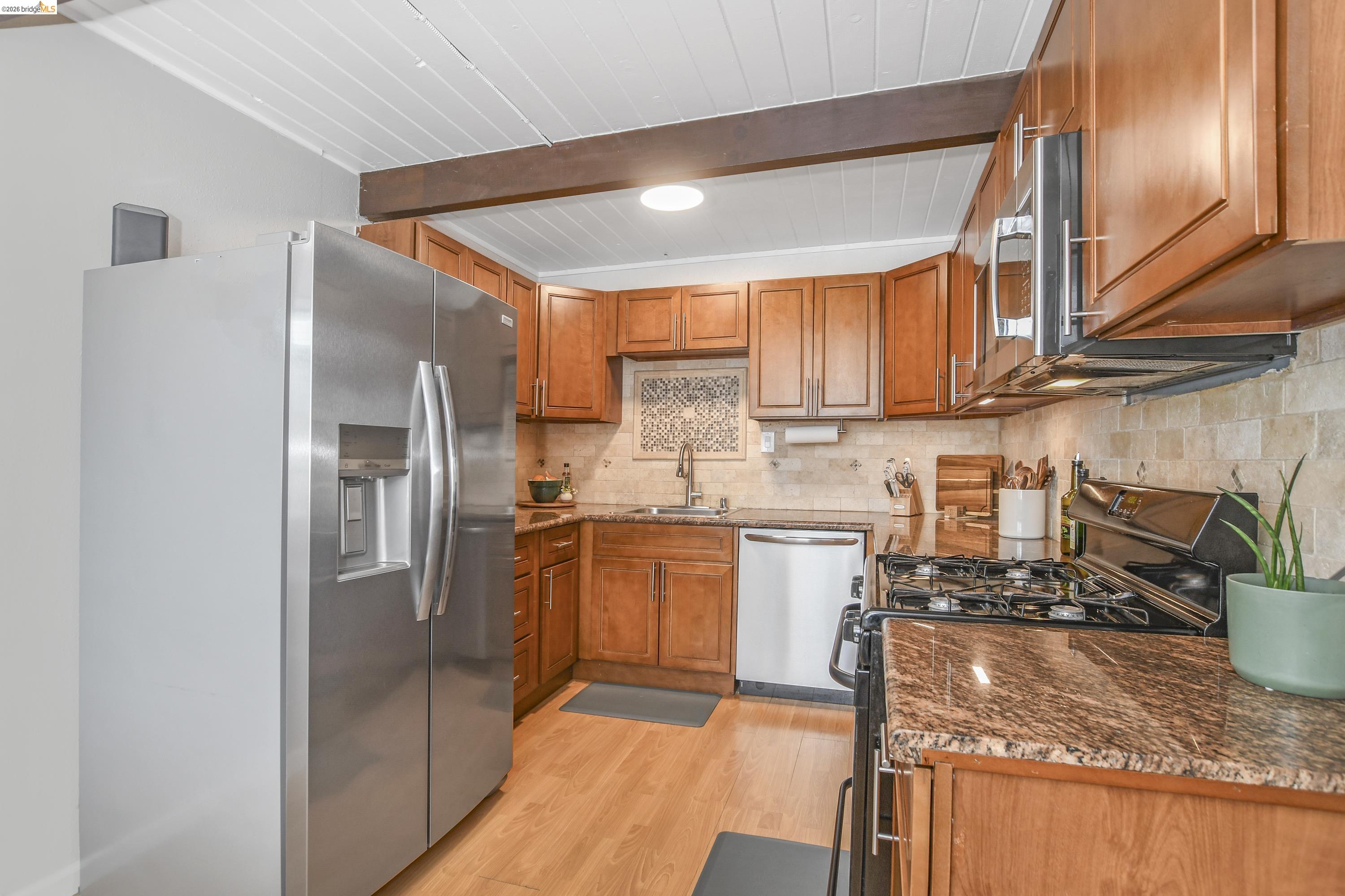 37 Beach Dr