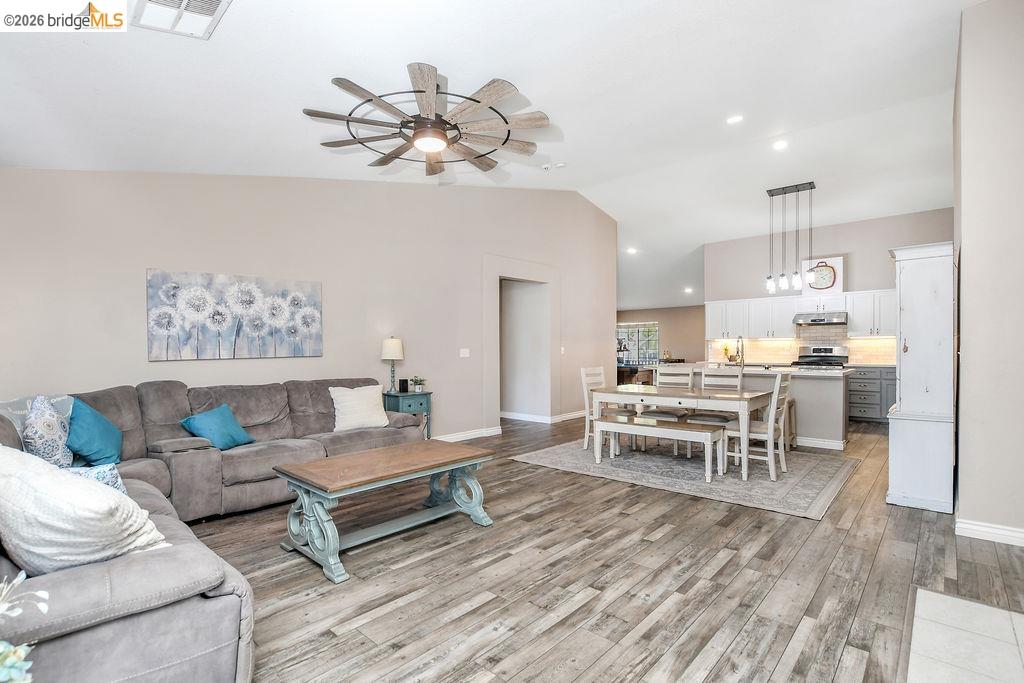 1129 Prewett Ranch Dr