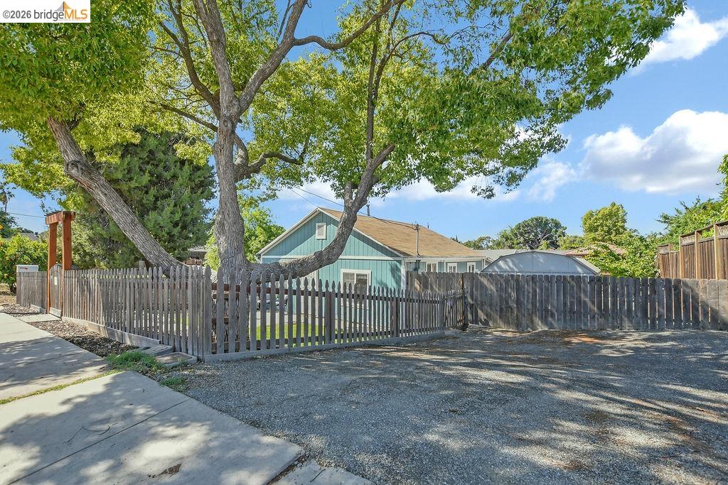 180 Hill Ave