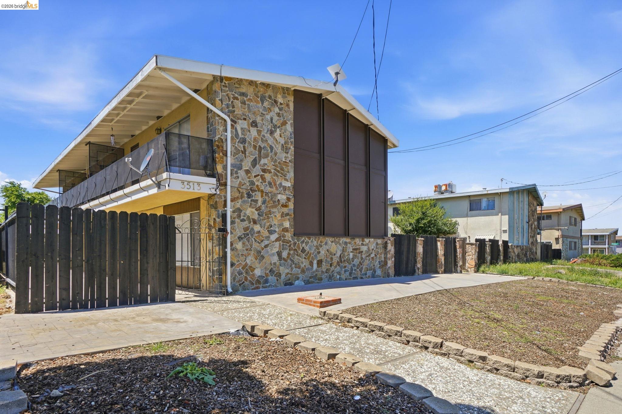 3513 Fairview