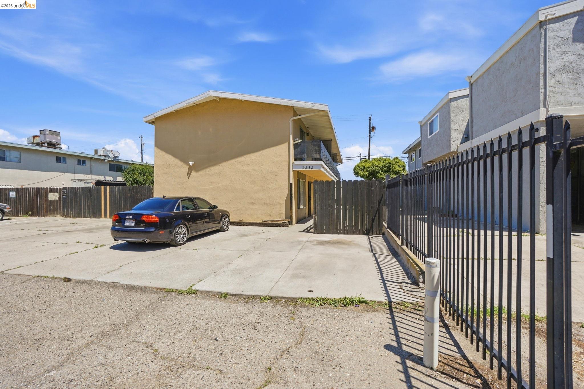 3513 Fairview