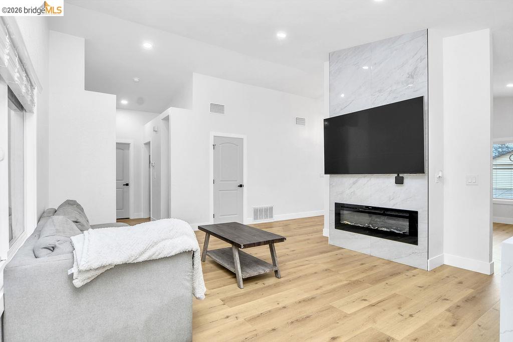 215 Spindrift Ct
