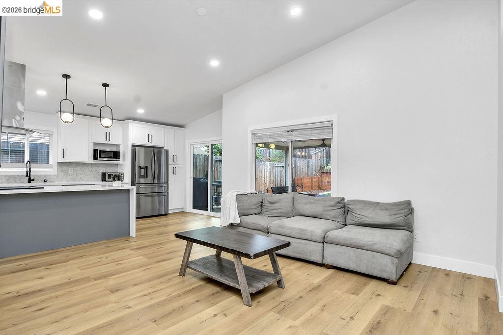 215 Spindrift Ct