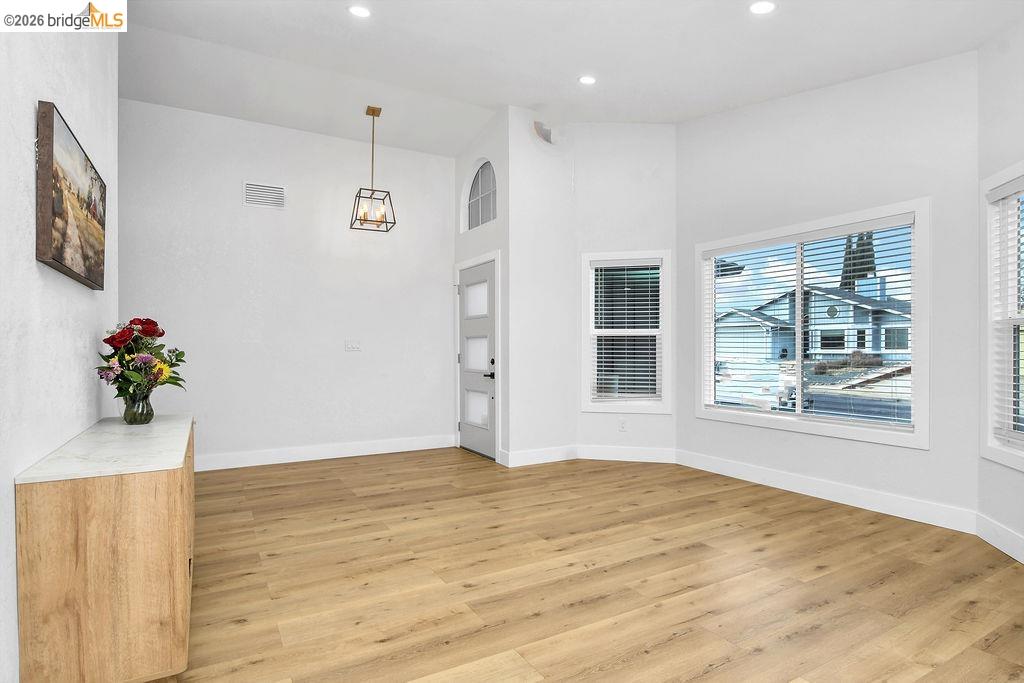 215 Spindrift Ct