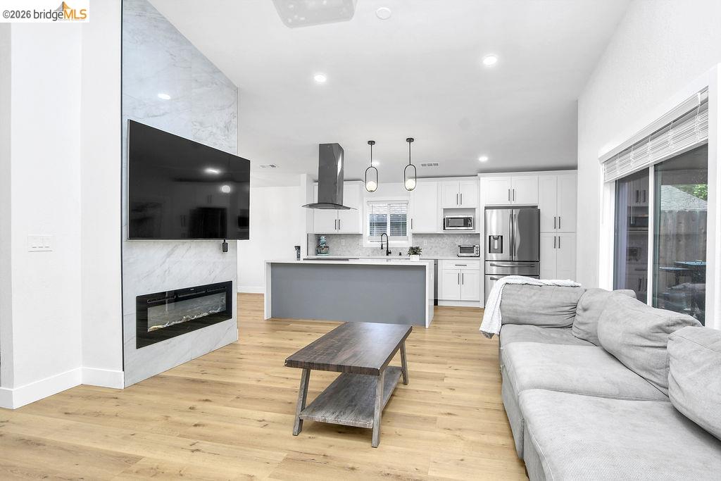 215 Spindrift Ct