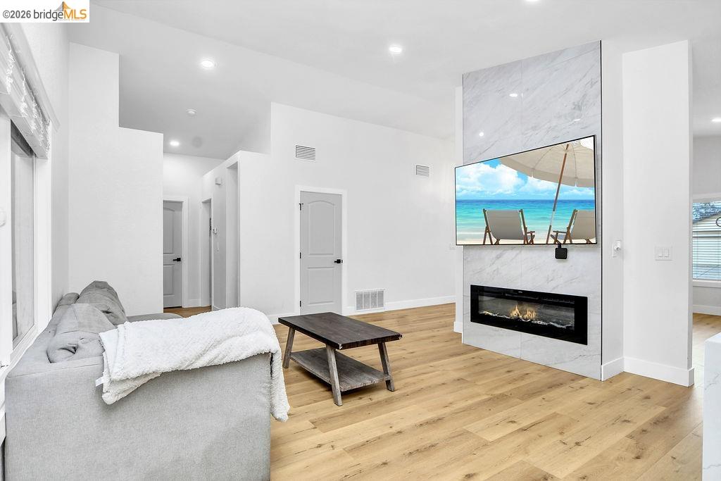 215 Spindrift Ct