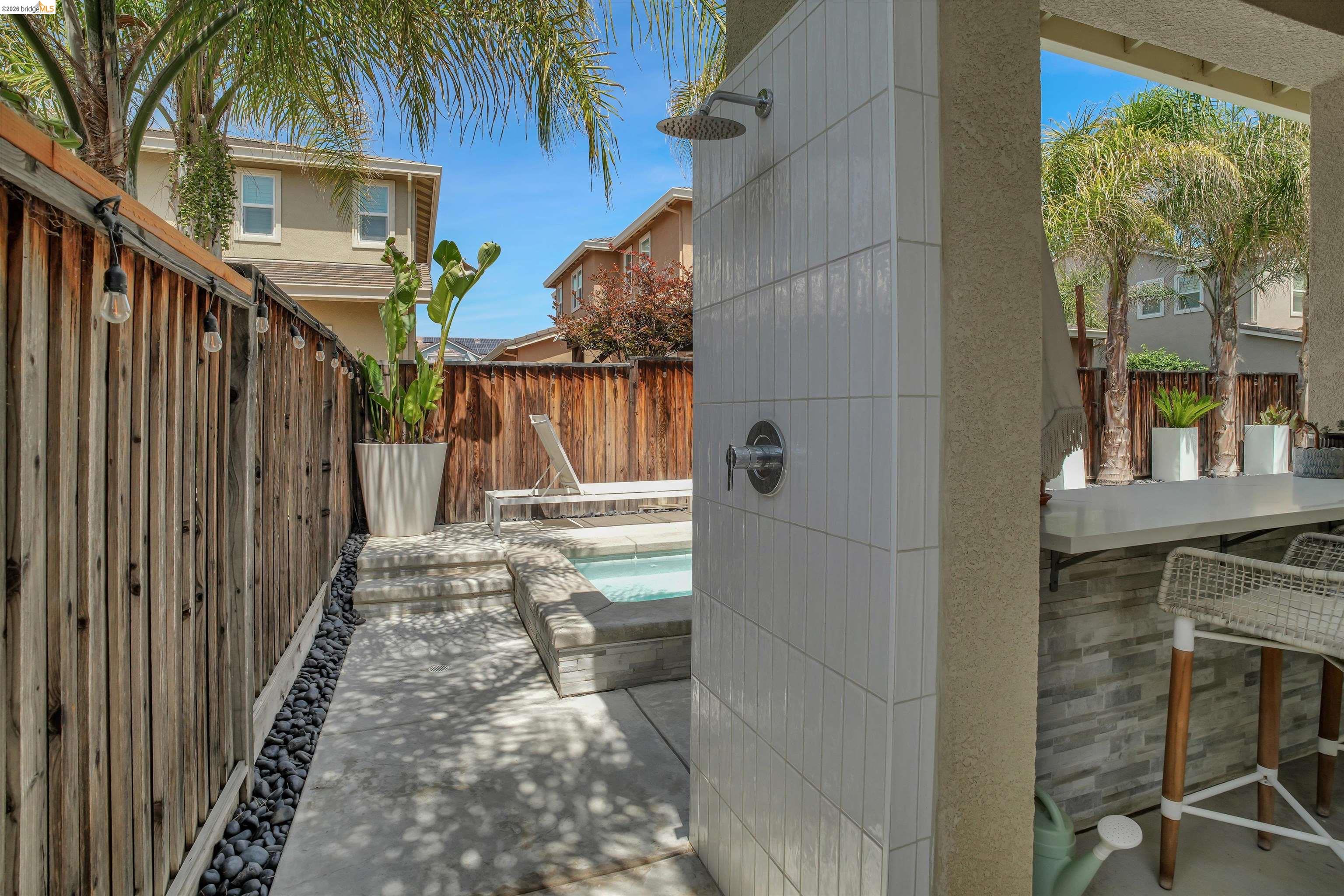 412 Lakehead Ct