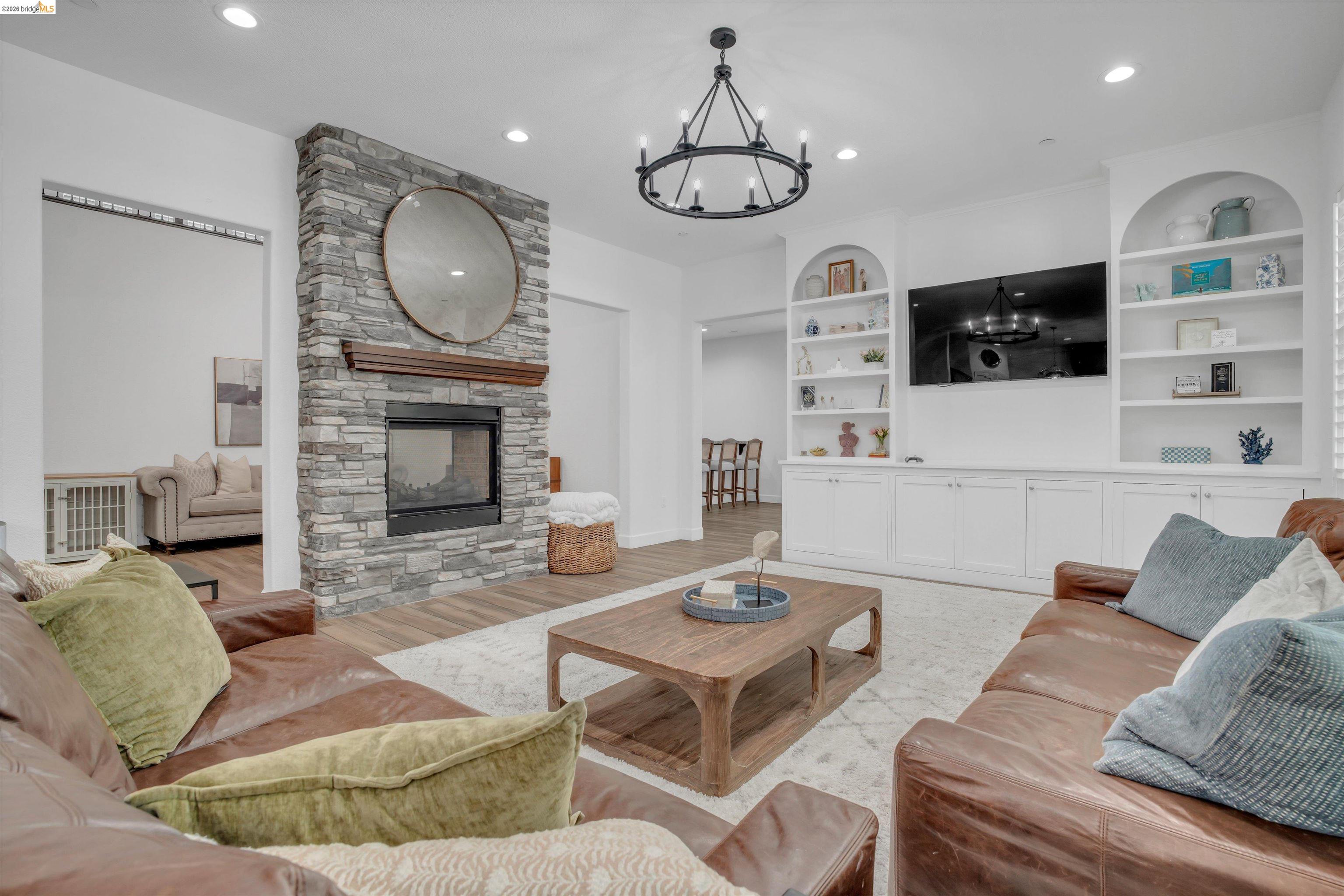 412 Lakehead Ct