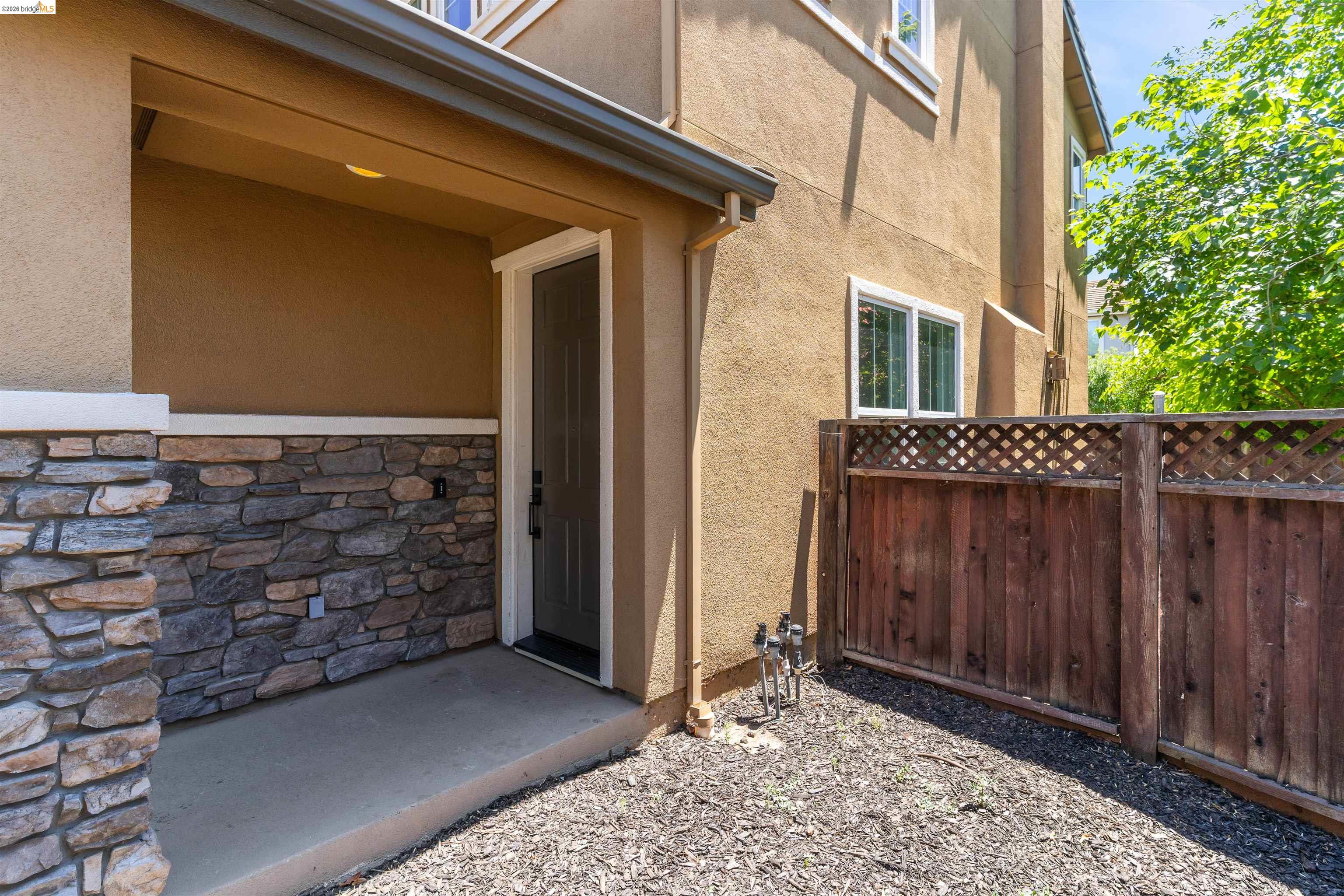 60 Narcissus Ct