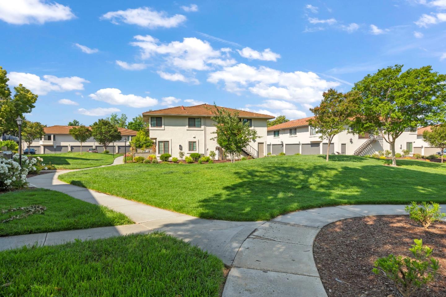 90 Kenbrook Circle