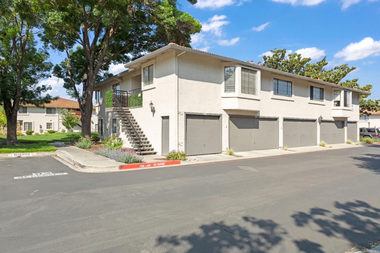 90 Kenbrook Circle