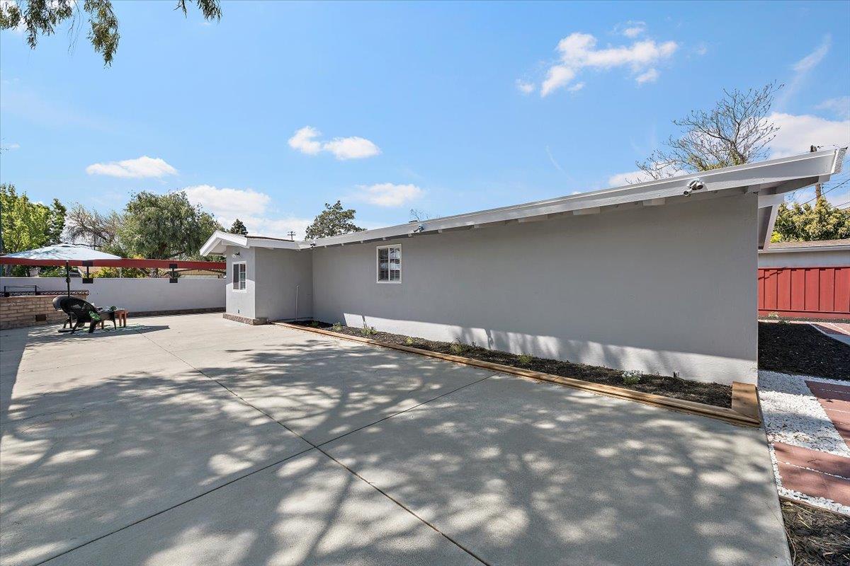 902 Blazingwood Drive