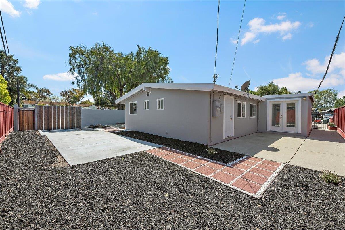902 Blazingwood Drive